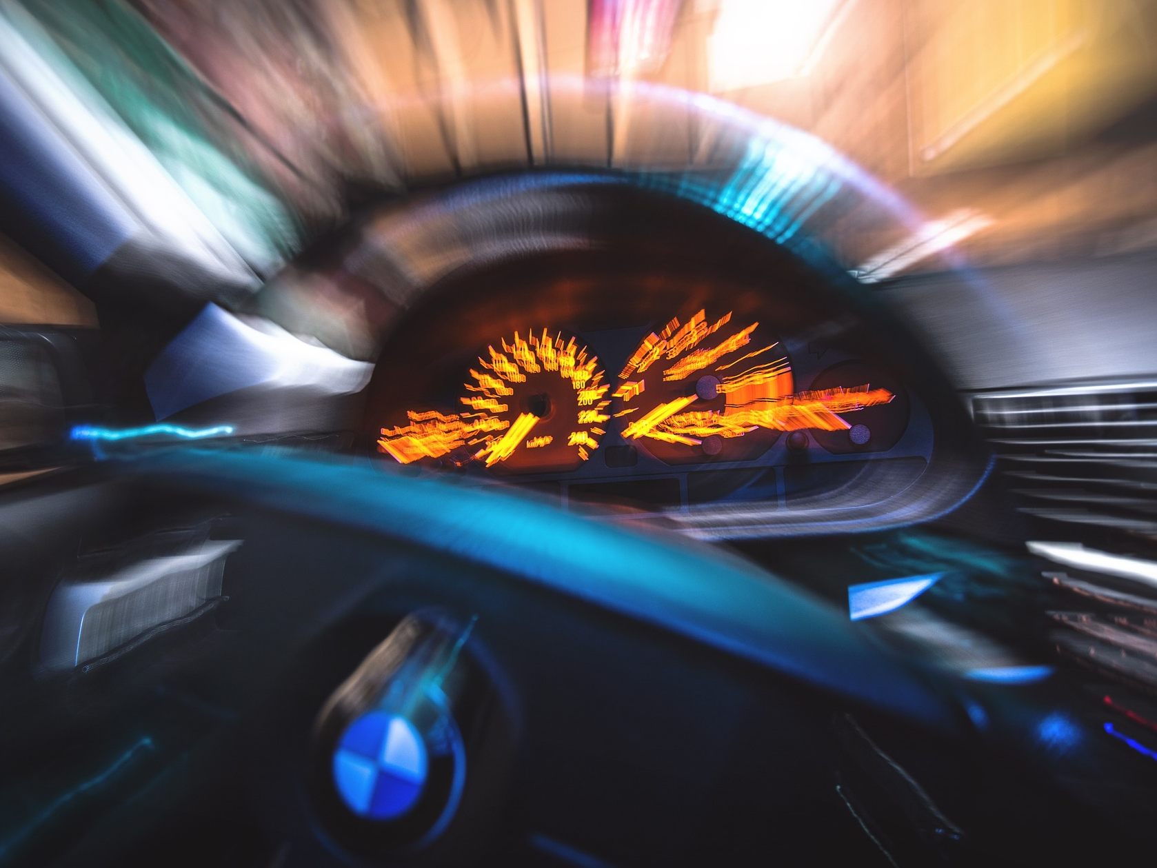 Ein Wiener bretterte mit 211 km/h über die S1 in NÖ.