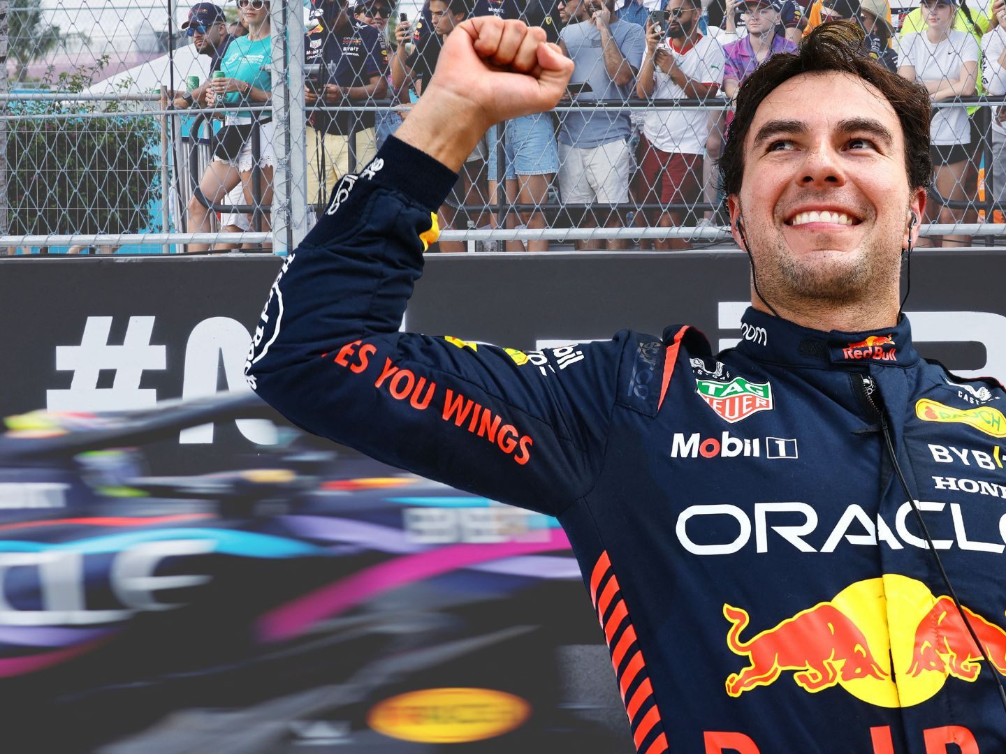 Um die WM-Führung nicht an seinen Teamkollegen Sergio Pérez zu verlieren, muss Verstappen nicht nur Plätze gut machen, sondern auch den Sieg des 33 Jahre alten Mexikaners verhindern. Um die WM-Führung nicht an seinen Teamkollegen Sergio Pérez zu verlieren, muss Verstappen nicht nur Plätze gut machen, sondern auch den Sieg des 33 Jahre alten Mexikaners verhindern.