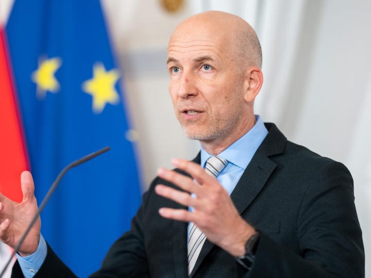 Wirtschaftsminister Martin Kocher (ÖVP) trifft aufgrund der hohen Inflation Vertreter der BWB und Wettbewerbsexperten.