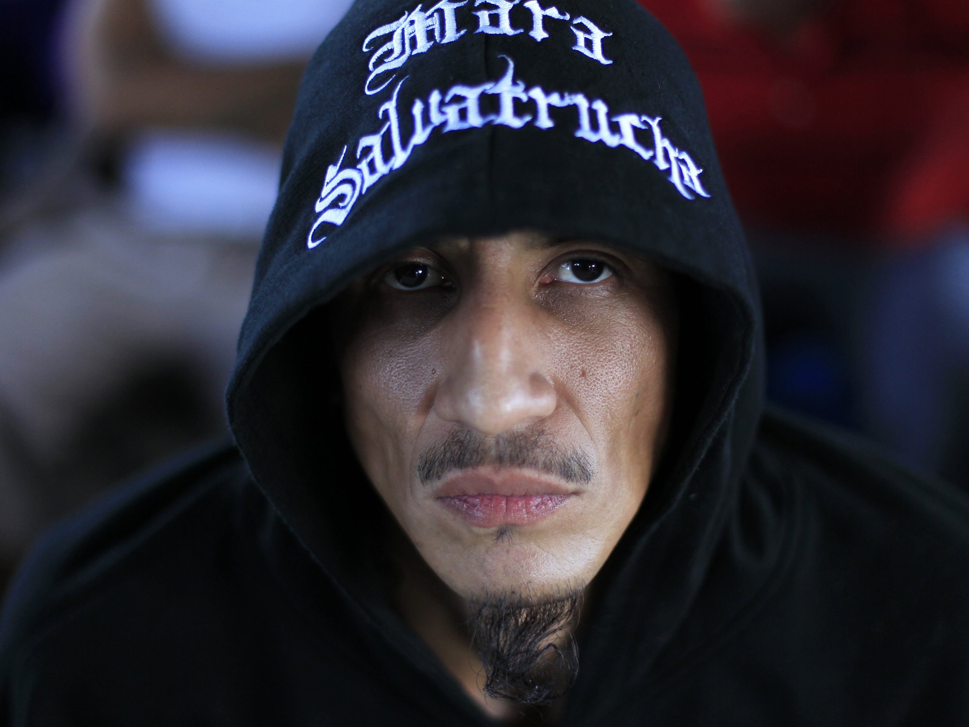 Ein Mitglieder der Mara Salvatrucha (MS-13) . Ein Mitglieder der Mara Salvatrucha (MS-13) .