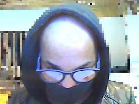 Die Polizei sucht diesen Mann und seine zwei Komplitzen, die einen 75-Jährigen in Wien brutal beraubt haben sollen. Die Polizei sucht diesen Mann und seine zwei Komplitzen, die einen 75-Jährigen in Wien brutal beraubt haben sollen.