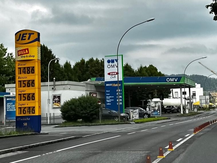 Jet und OMV Tankstelle in Lustenau. Jet und OMV Tankstelle in Lustenau.