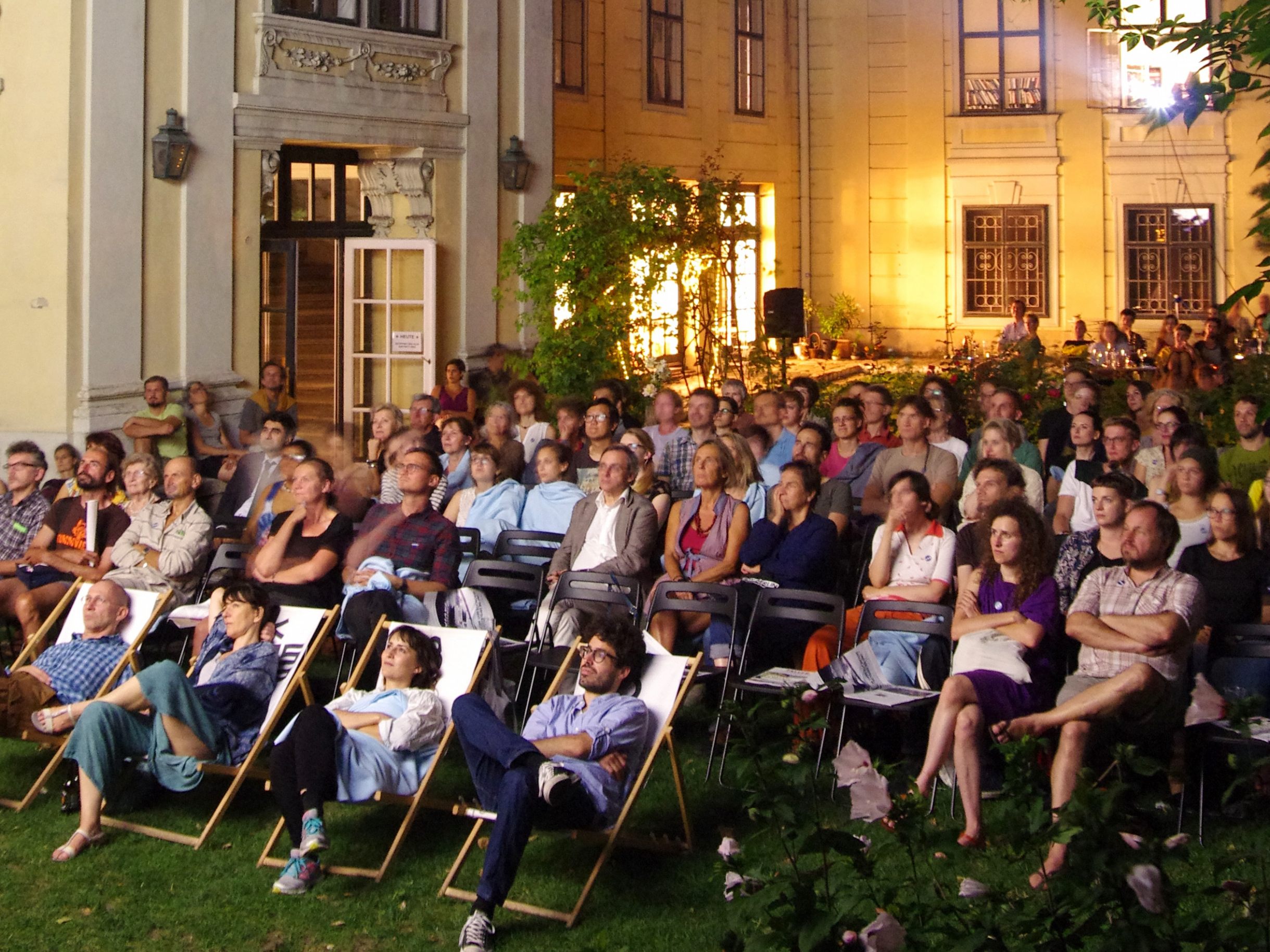 Das Programm des dotdotdot Kurzfilmfestivals 2023 im Wiener Volkskundemuseum.