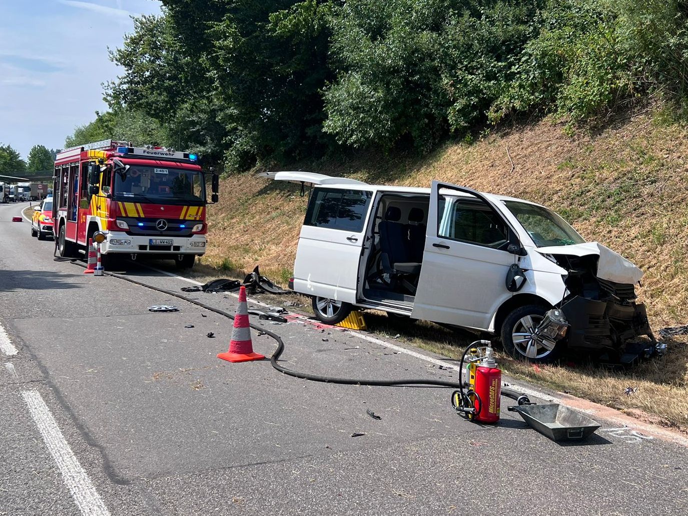 Mehrere Verletzte nach Frontalkollision auf der B31.