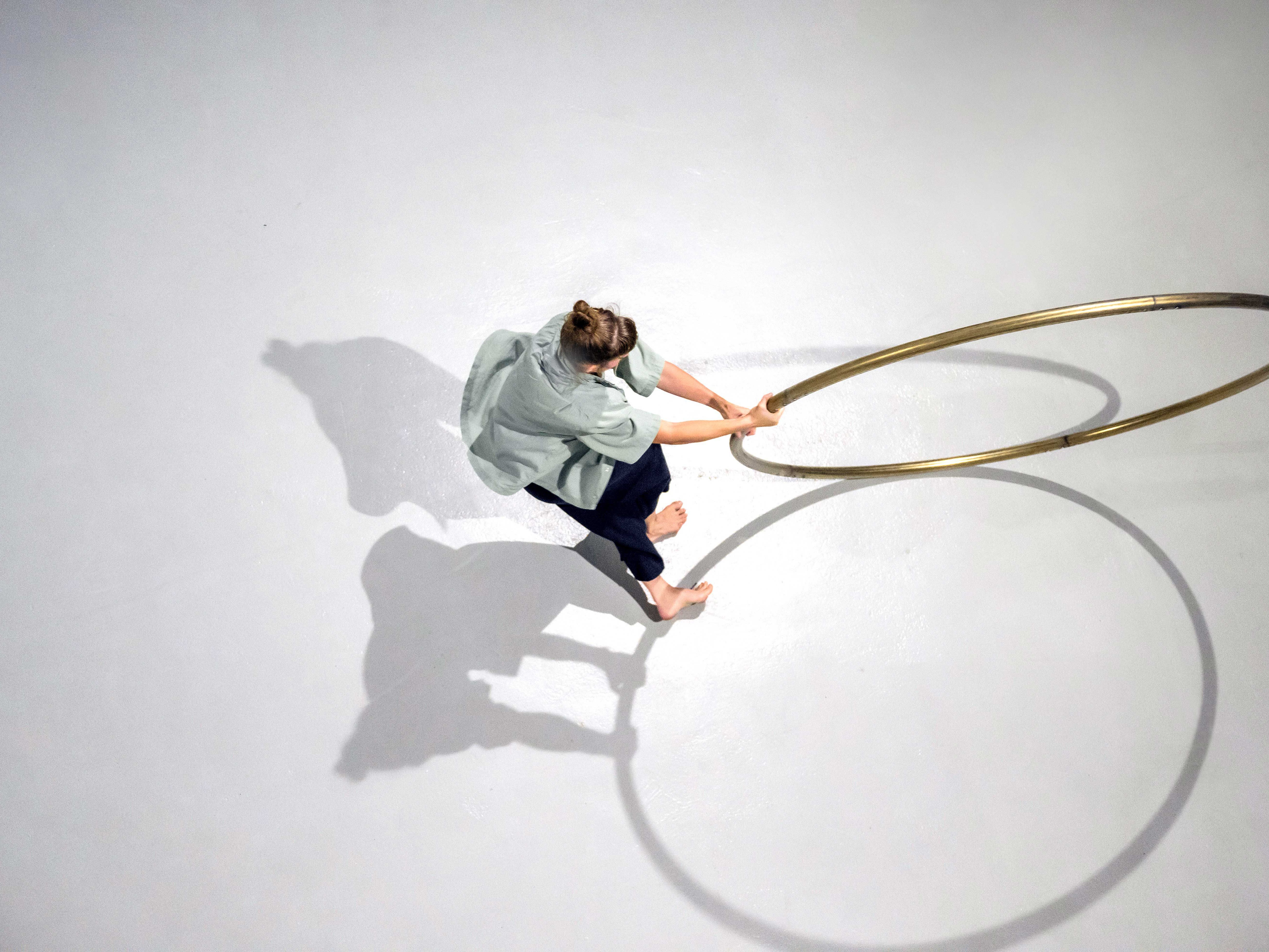 Sandra Hanschitz präsentiert im Freudenhaus zeitgenössischen Circus aus Österreich. Sandra Hanschitz präsentiert im Freudenhaus zeitgenössischen Circus aus Österreich.
