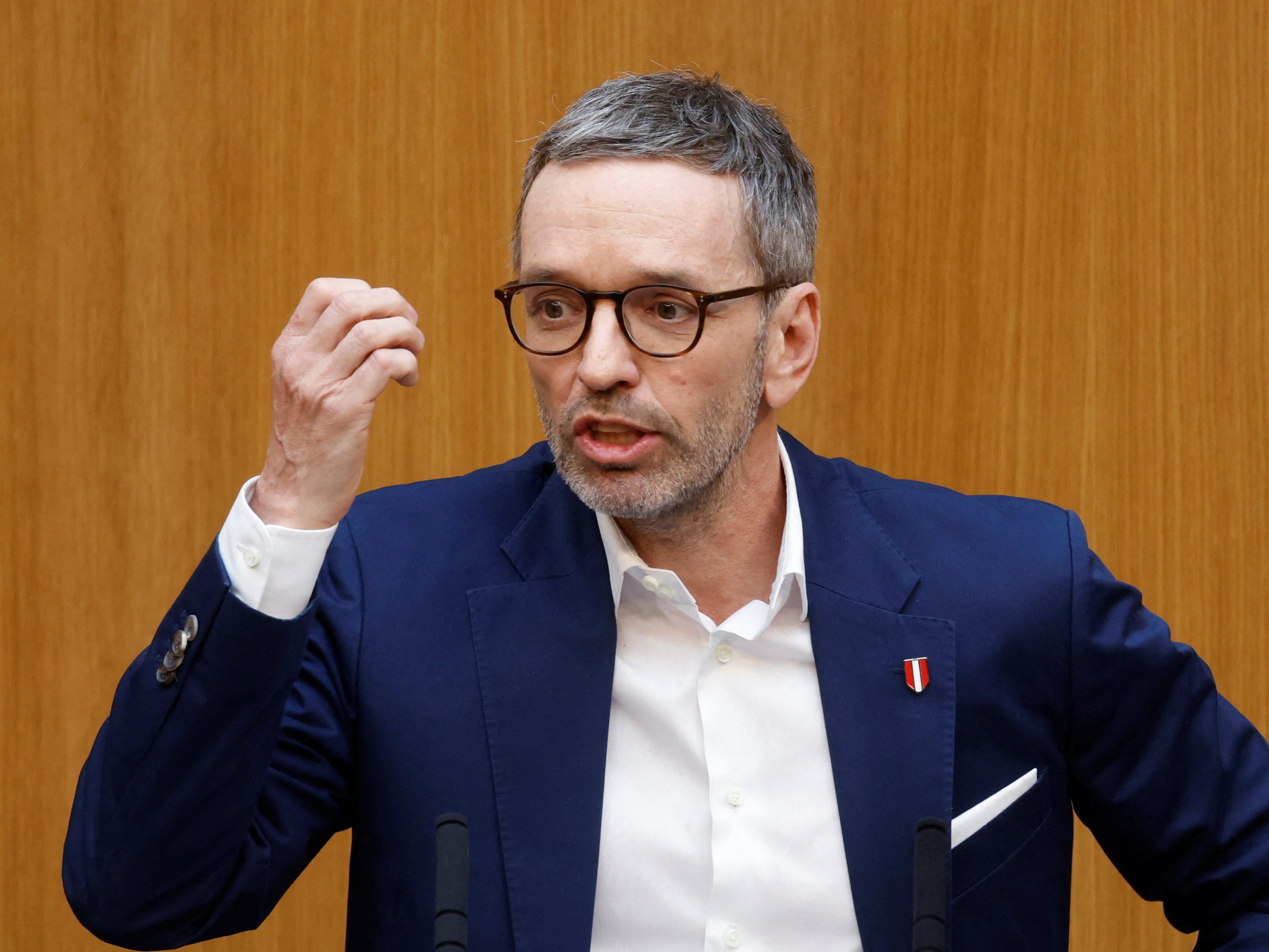 Kickl kein Anhänger von Beleuchtung des Parlaments in Regenbogenfarben.