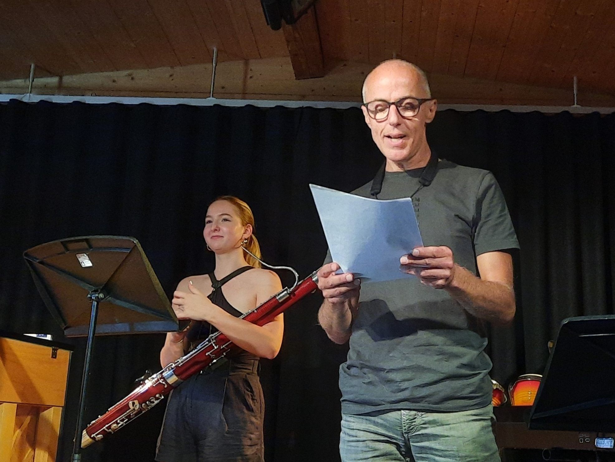 Musiklehrer Gilbert Hirtz skizzierte den Werdegang seiner langjährigen Schülerin Raphaela Robosch.