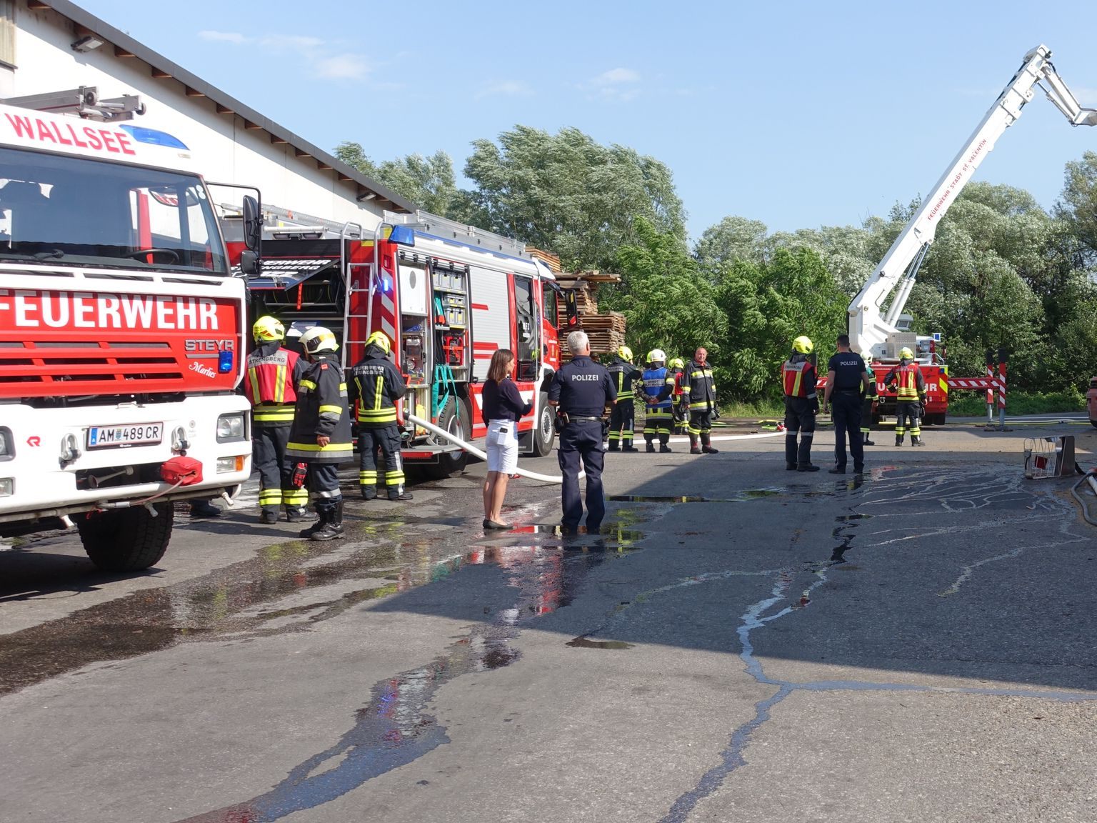Die Dachfläche einer Dämpfkammer stand in Brand.