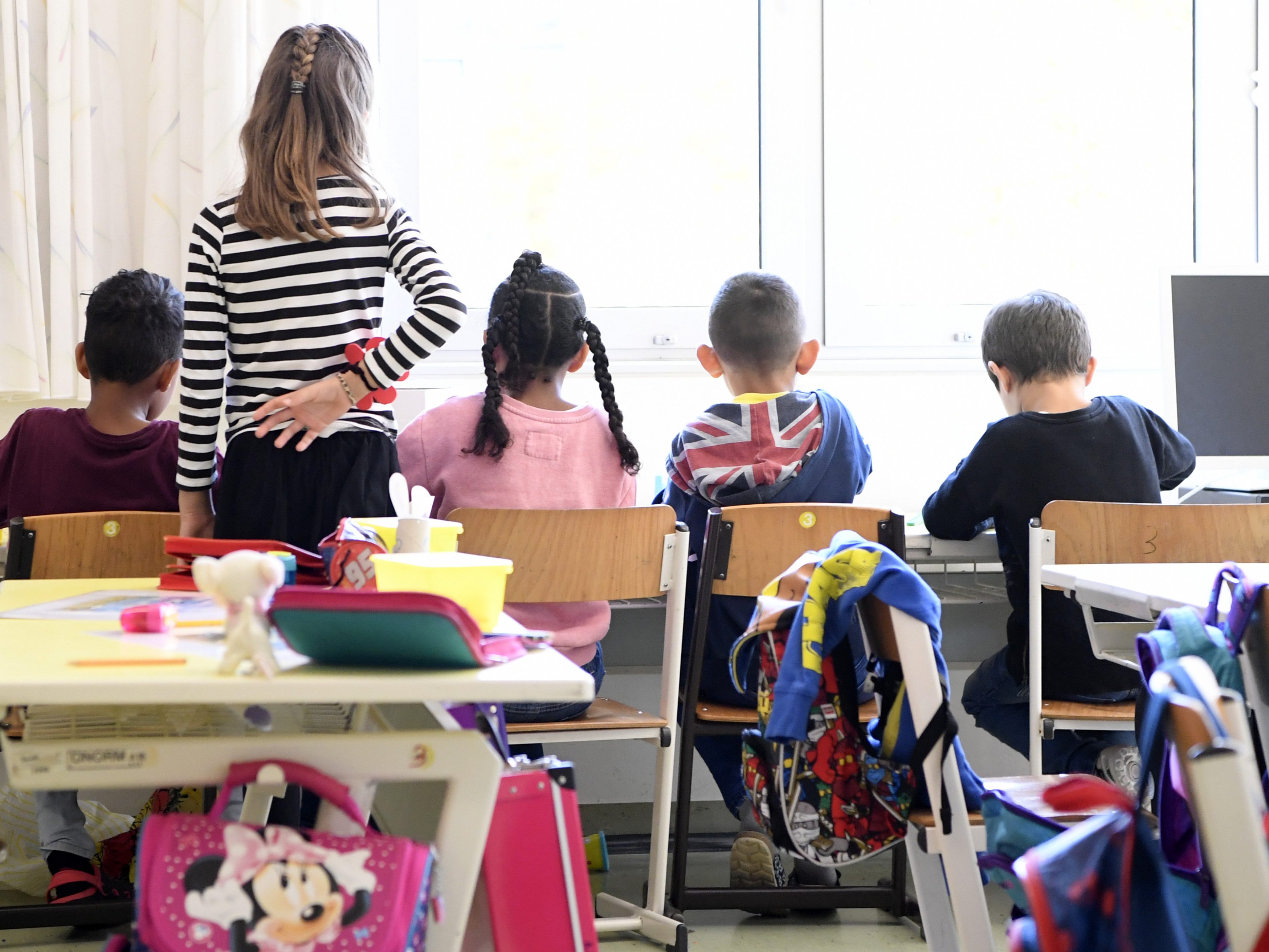 Lehrer lehnen Deutschklassen überwiegend ab. Lehrer lehnen Deutschklassen überwiegend ab.