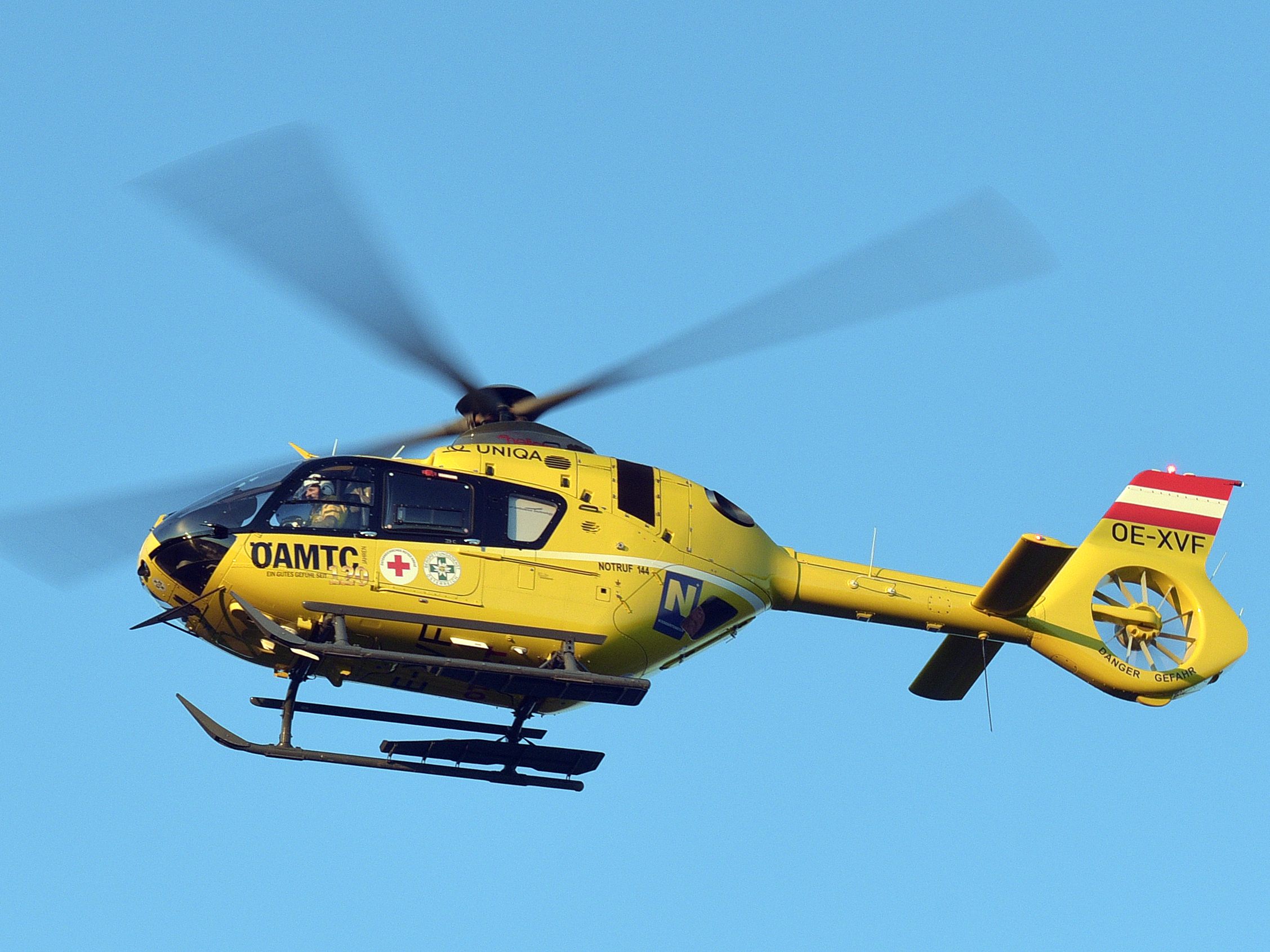 Der Schwerverletzte wurde mit dem Notarzthubschrauber ins Spital geflogen.
