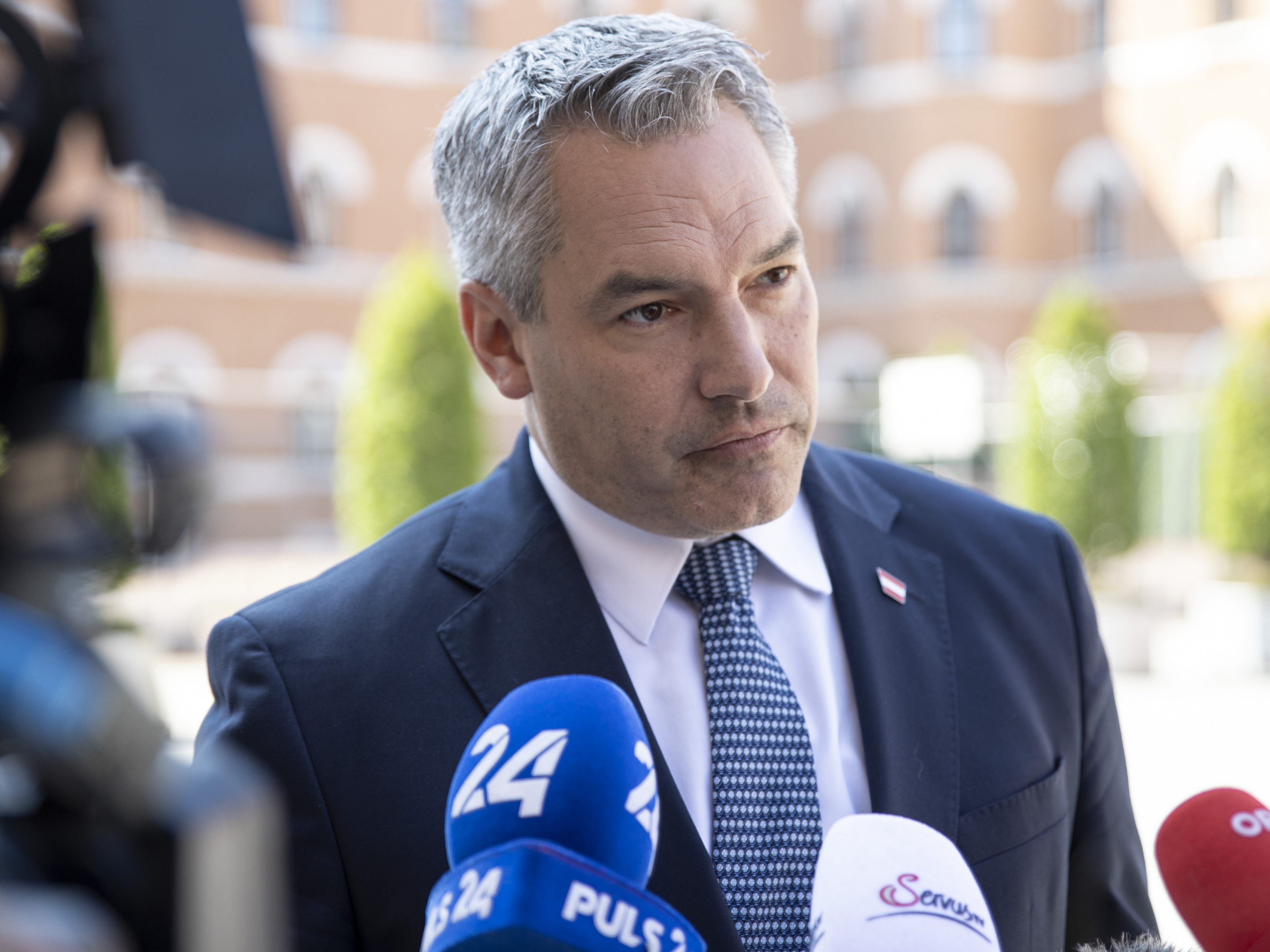 Nehammer sieht einen massiven Finanzbedarf im Kampf gegen illegale Migration.