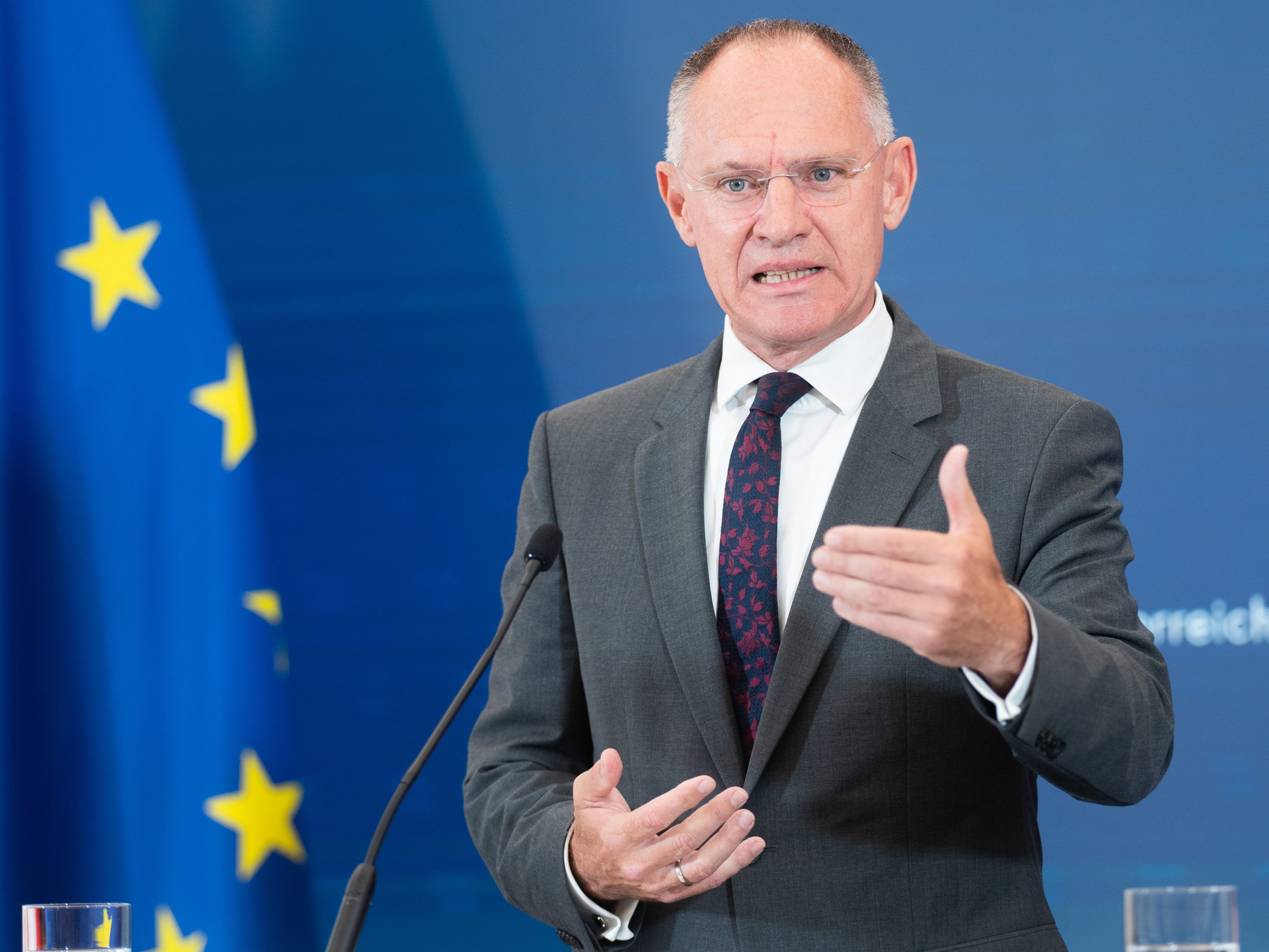 "Für bestimmte Materien des Krisensicherheitsgesetzes bedarf es einer Zwei-Drittel-Mehrheit", so Karner betreffend eines Beschlusses im Nationalrat. "Für bestimmte Materien des Krisensicherheitsgesetzes bedarf es einer Zwei-Drittel-Mehrheit", so Karner betreffend eines Beschlusses im Nationalrat.