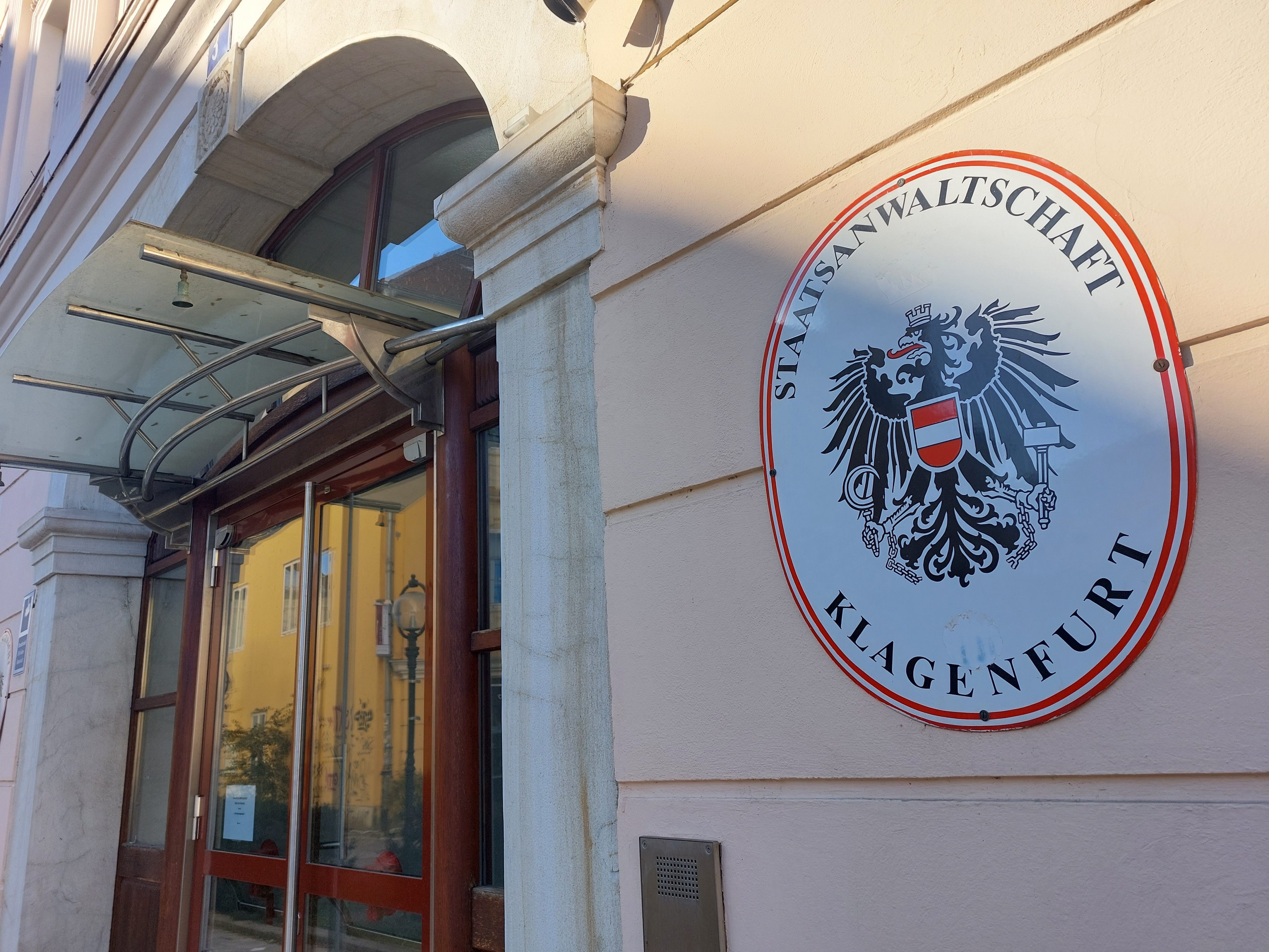 OStA Graz: Strafrechtliche Ermittlungen gegen Miklautz durch Staatsanwaltschaft Klagenfurt werden eingestellt. OStA Graz: Strafrechtliche Ermittlungen gegen Miklautz durch Staatsanwaltschaft Klagenfurt werden eingestellt.