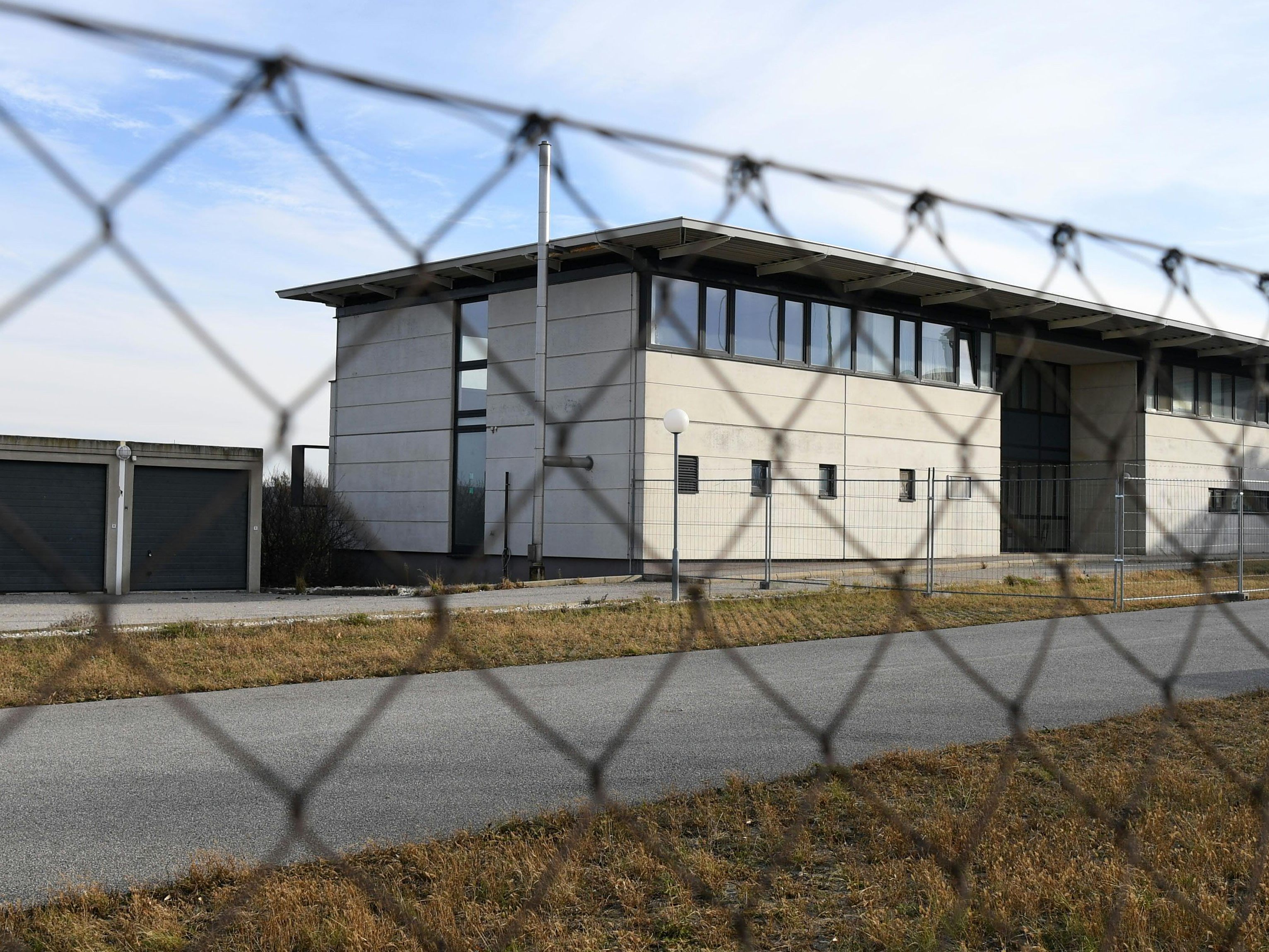 Das Flüchtlingsquartier in Drasenhofen. Der EuGH hat am Donnerstag klargestellt, dass der Antrag auf Asyl nur abgelehnt werden kann, wenn dieser auf einem unredlichen Nachfluchtgrund beruht. Das Flüchtlingsquartier in Drasenhofen. Der EuGH hat am Donnerstag klargestellt, dass der Antrag auf Asyl nur abgelehnt werden kann, wenn dieser auf einem unredlichen Nachfluchtgrund beruht.