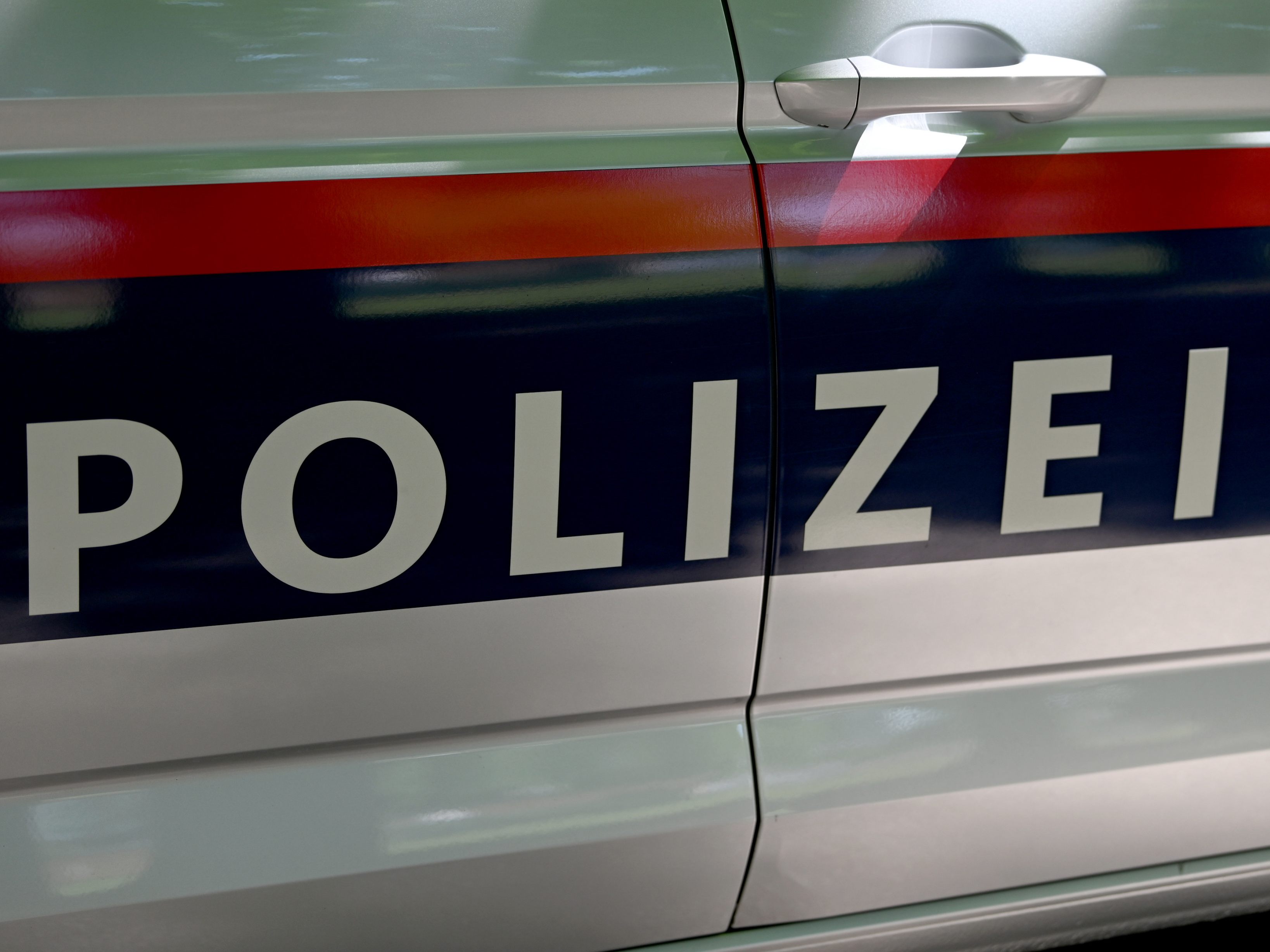 Ein Wiener Polizist, der einen Notruf ignorierte, wurde zu einer Goldstrafe von 8.000 Euro verurteilt.