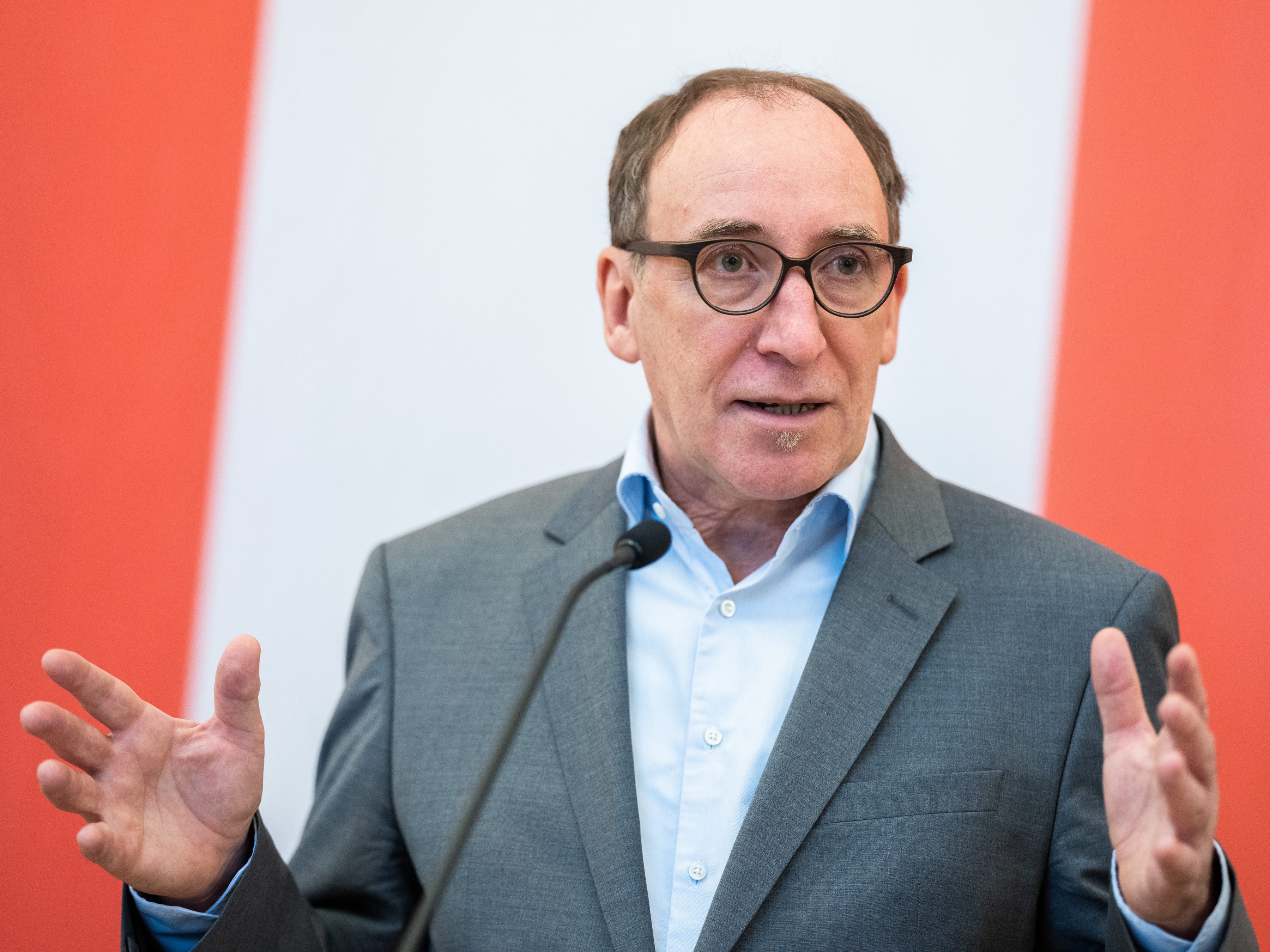 Gesundheitsminister Rauch wurde wegen der Safer-Sex-Kampagne von der FPÖ angezeigt. Gesundheitsminister Rauch wurde wegen der Safer-Sex-Kampagne von der FPÖ angezeigt.