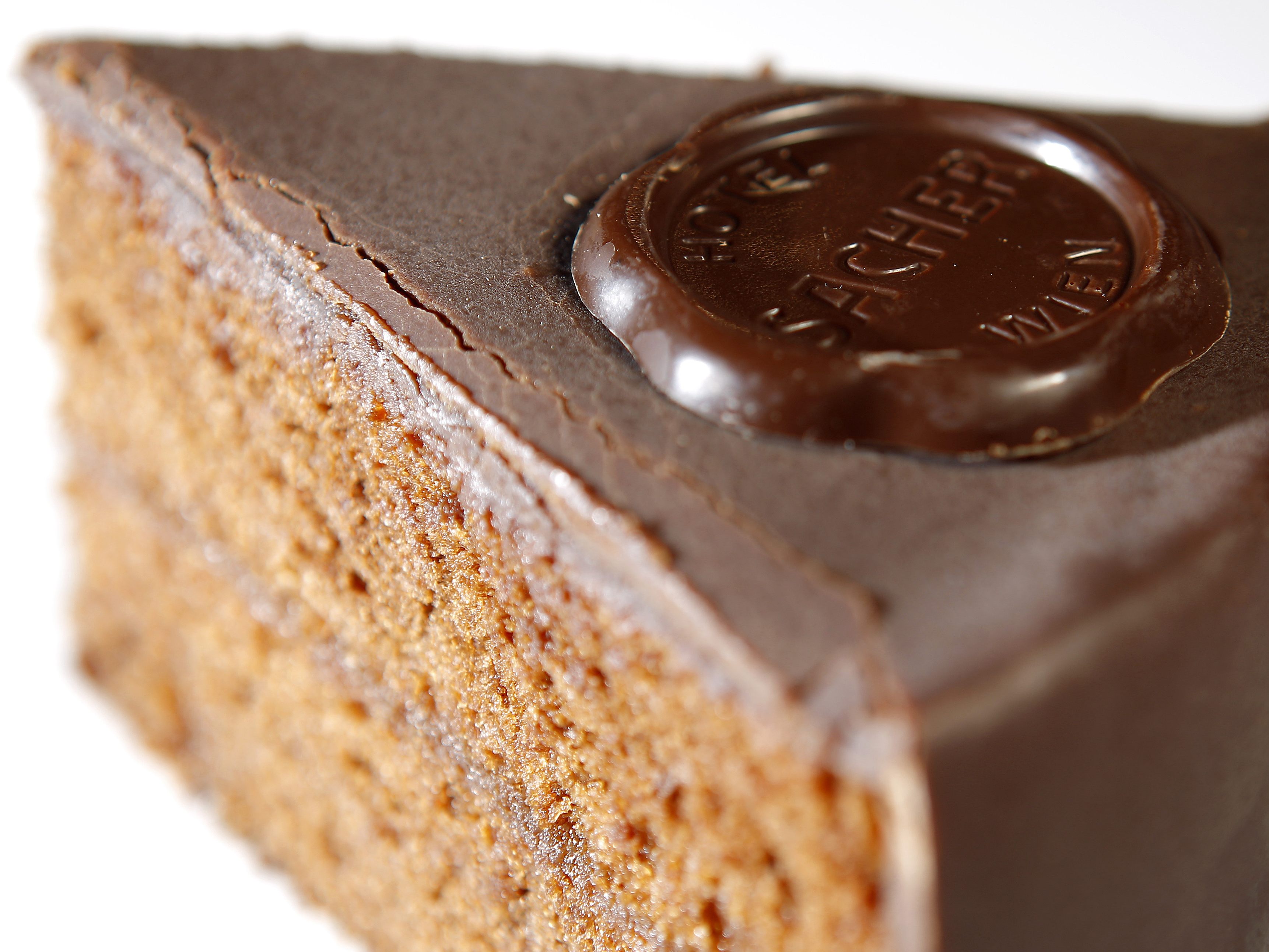 Die Sachertorte war schnell ausverkauft. Die Sachertorte war schnell ausverkauft.
