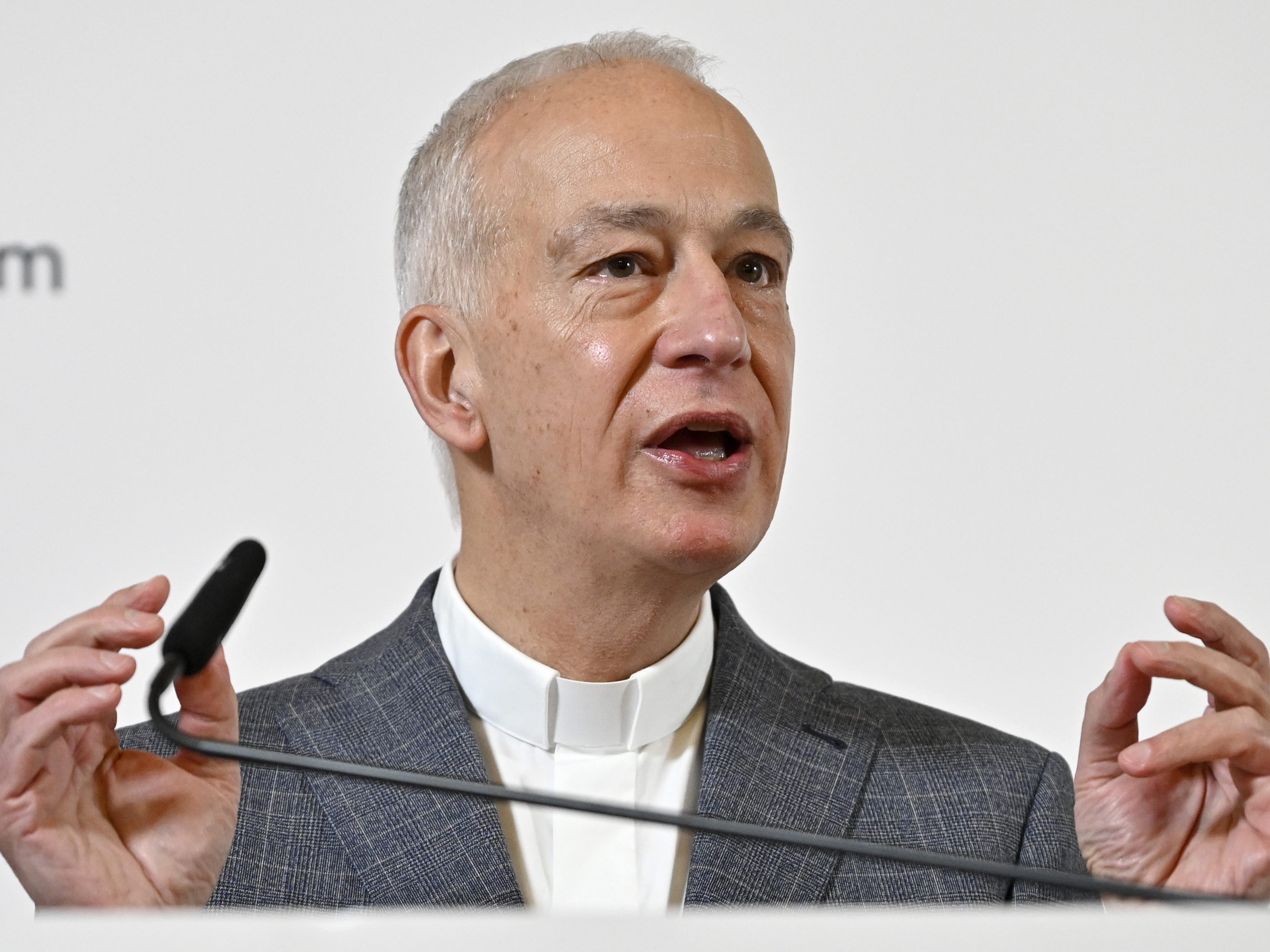 Die Caritas fordert unter Präsident Michael Landau von der Regierung Reformen gegen die Teuerung.
