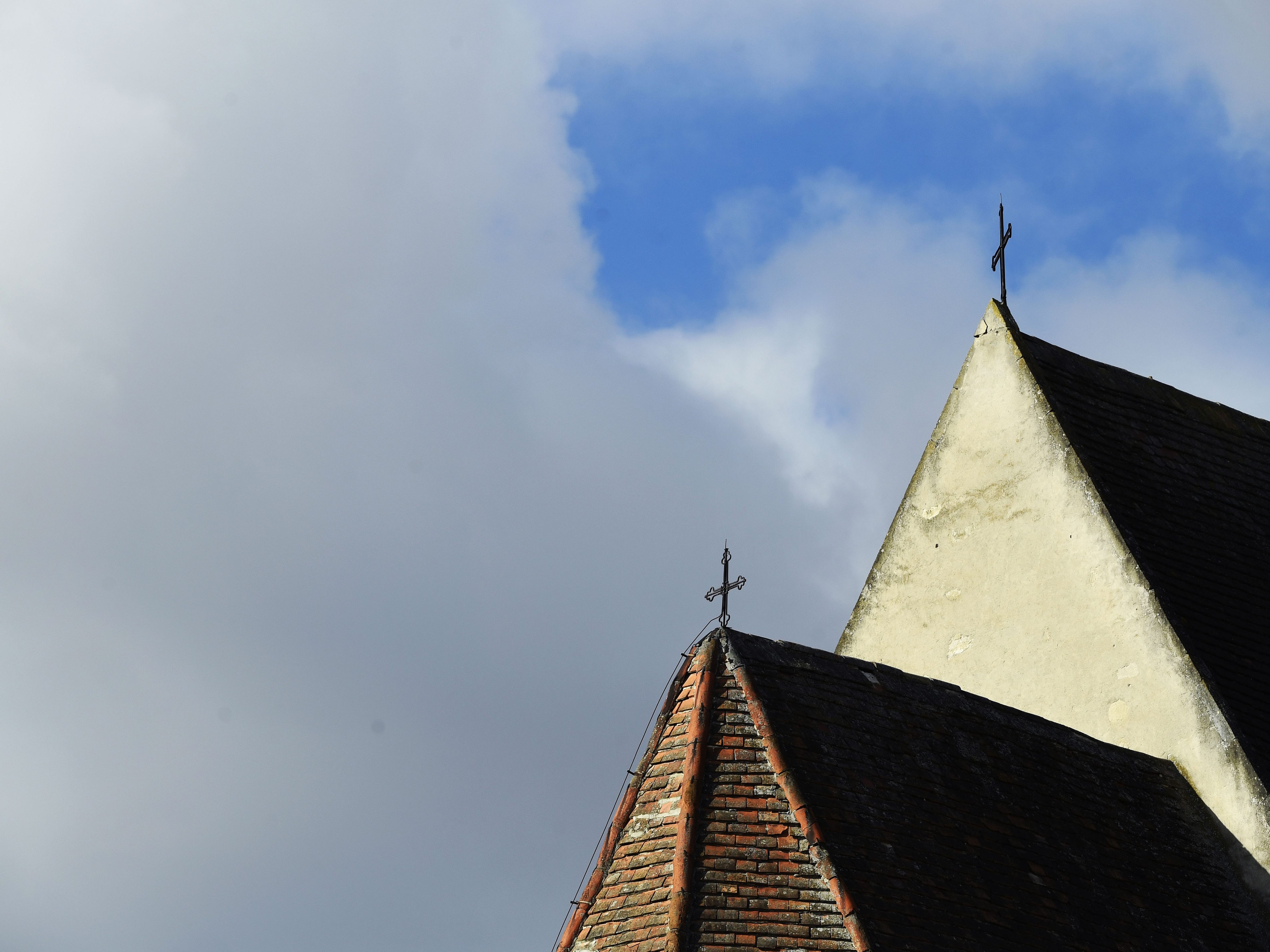 Die Kirche hebt alle Coronaregeln auf.