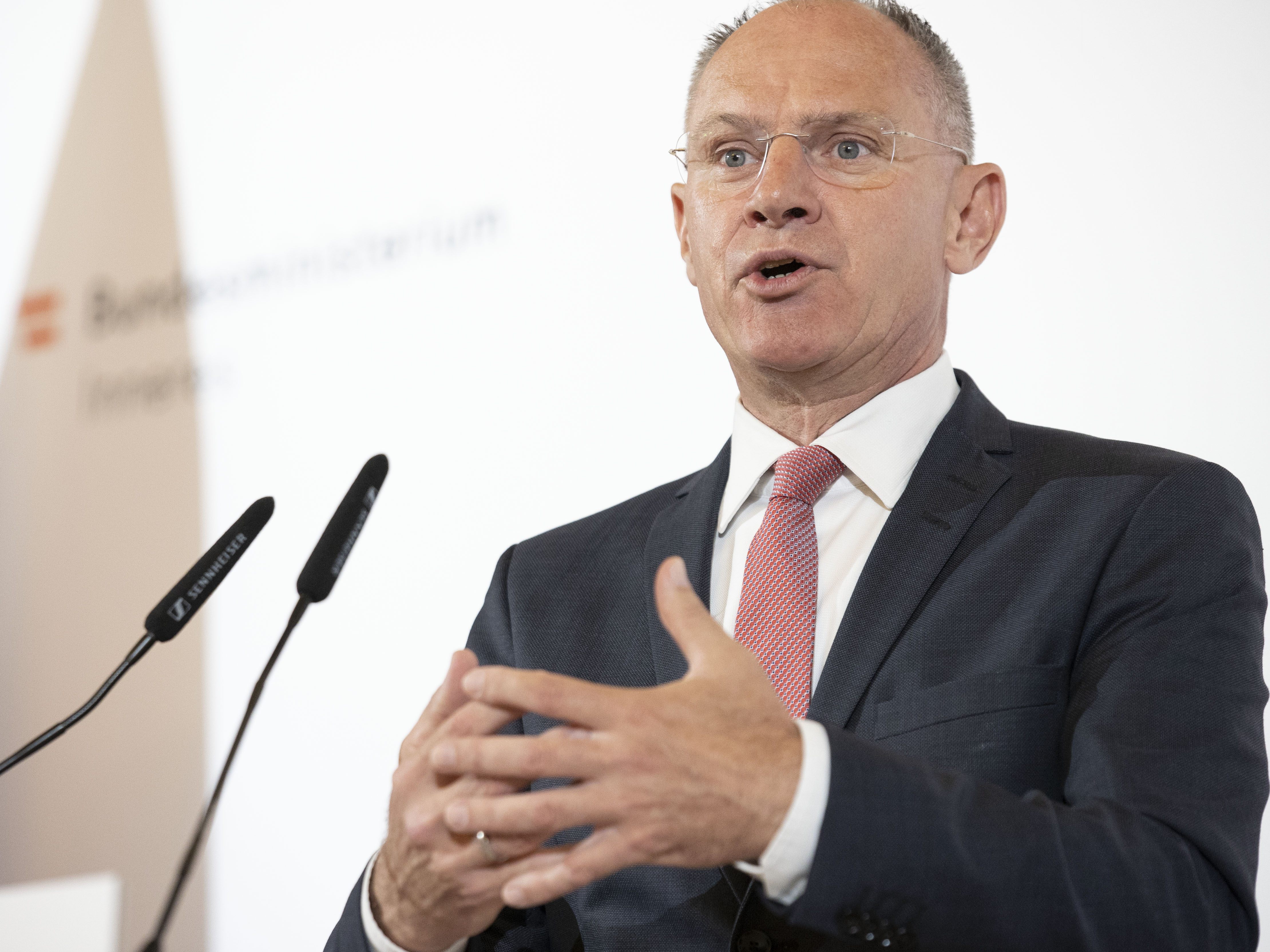 BMI hielt am Montag Präventionsgipfel zum Thema "Fake News begegnen - Demokratie stärken" ab. BMI hielt am Montag Präventionsgipfel zum Thema "Fake News begegnen - Demokratie stärken" ab.