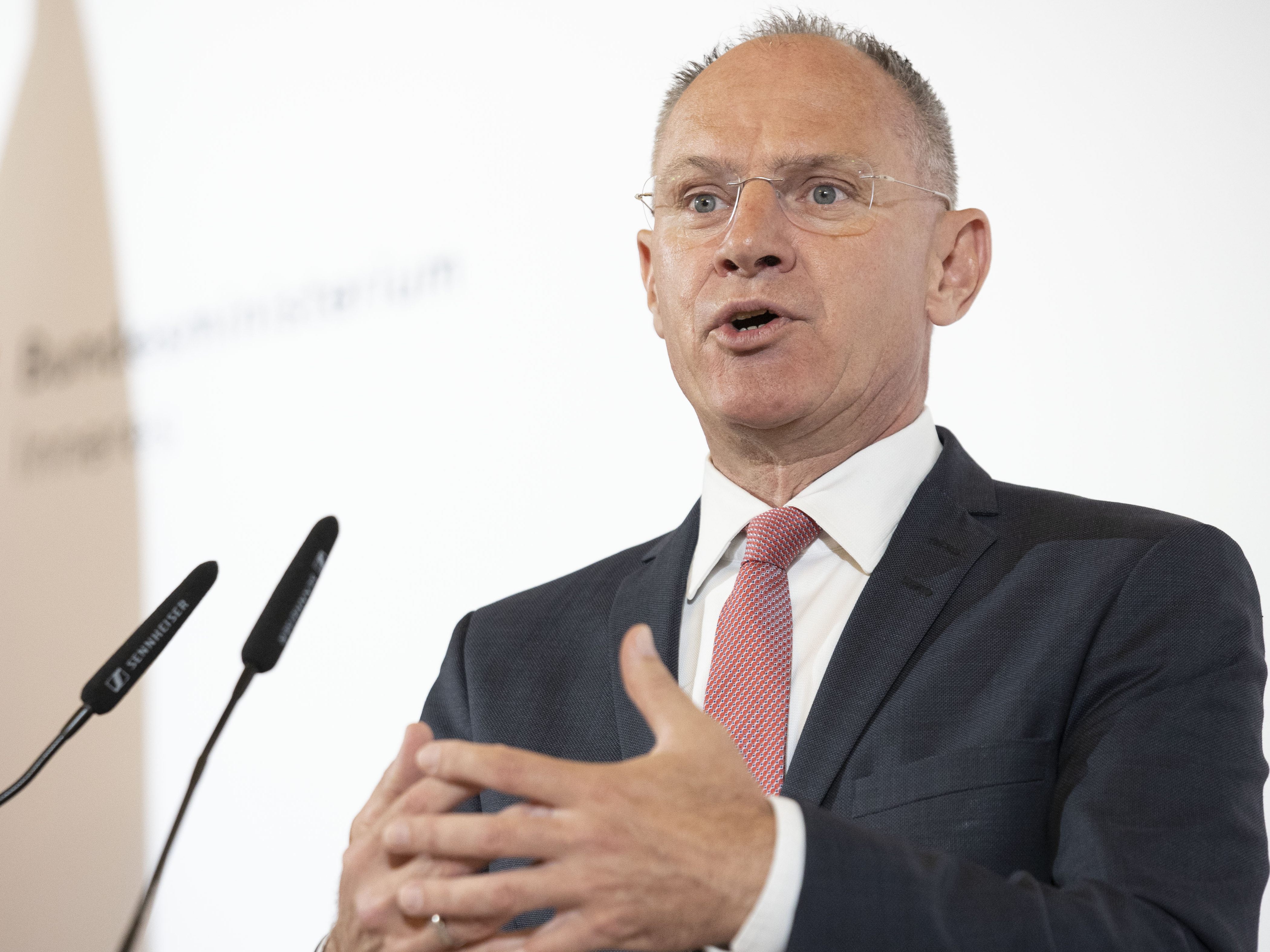Innenminister Gerhard Karner (ÖVP) telefonierte am Donnerstag mit seinem italienischen Amtskollegen zum Thema Migration.