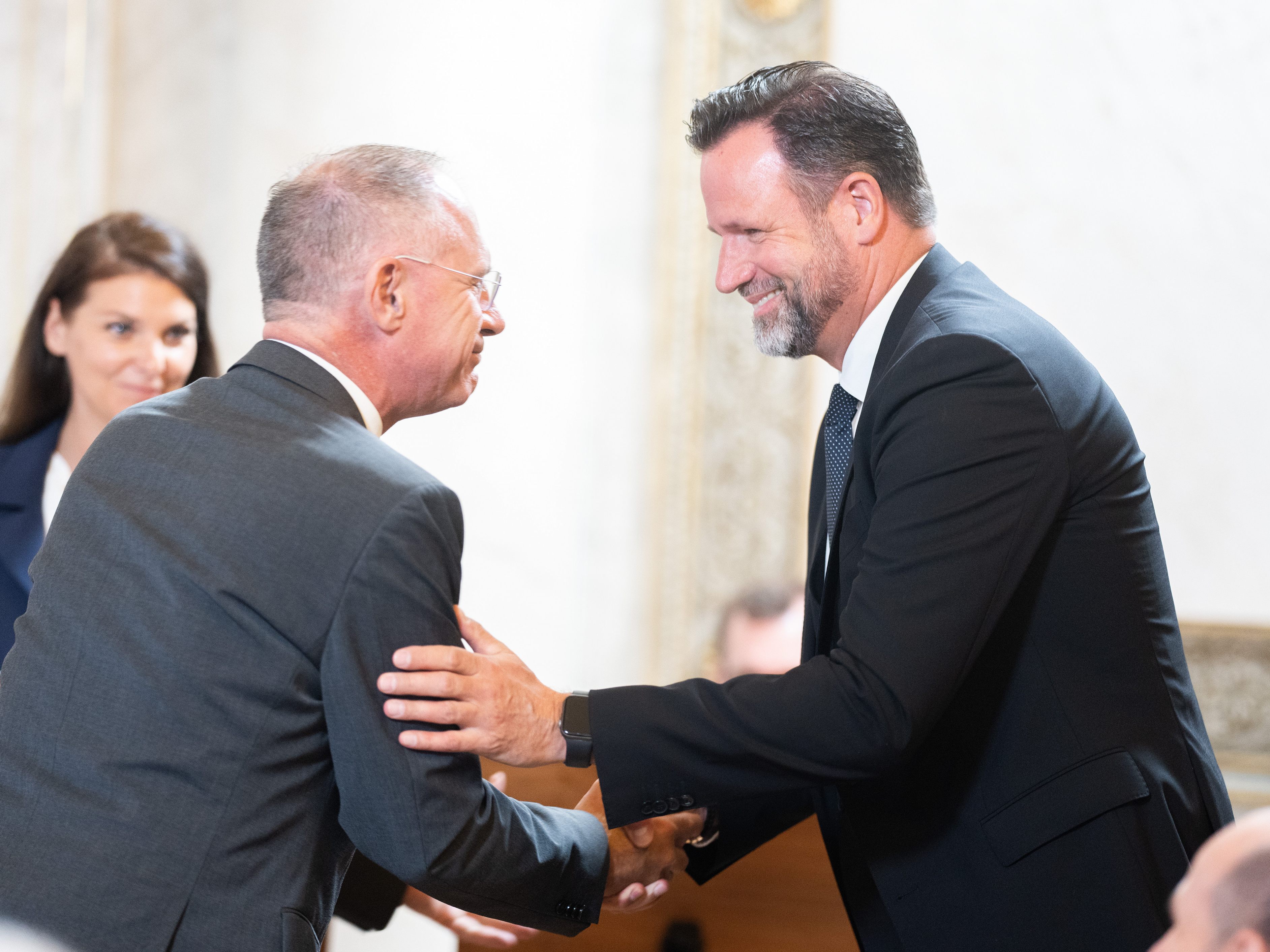Innenminister Gerhard Karner und der Direktor des Bundeskriminalamts Andreas Holzer am Dienstag, 27. Juni 2023, im Rahmen eines Festakts der Innenministeriums zum Thema "20 Jahre Bundeskriminalamt" in Wien. Innenminister Gerhard Karner und der Direktor des Bundeskriminalamts Andreas Holzer am Dienstag, 27. Juni 2023, im Rahmen eines Festakts der Innenministeriums zum Thema "20 Jahre Bundeskriminalamt" in Wien.