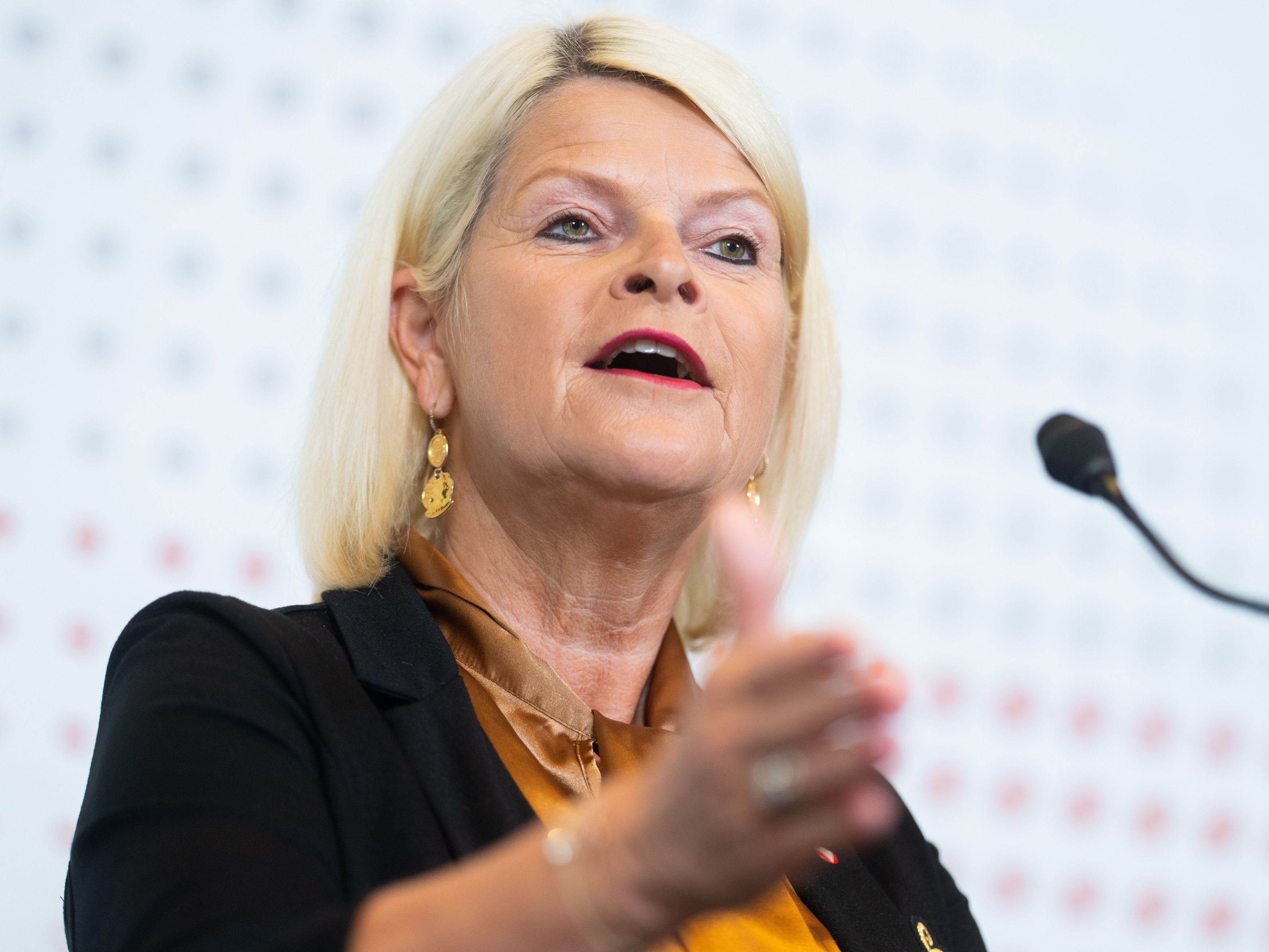 Klaudia Tanner ist auf Besuch in Malta.