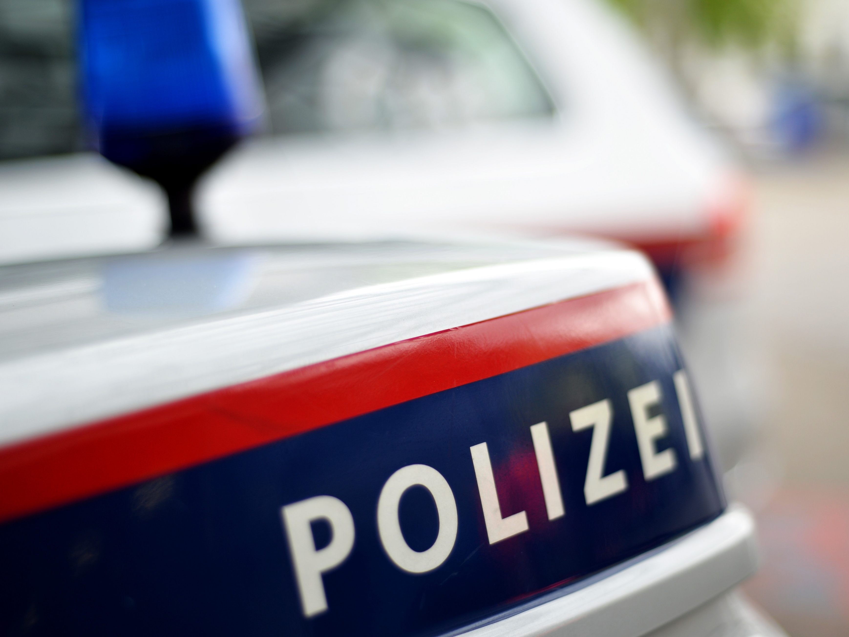 In Wien-Meidling attackierte eine 47-Jährige bei einem Streit ihren Nachbarn mit der Nagelschere-