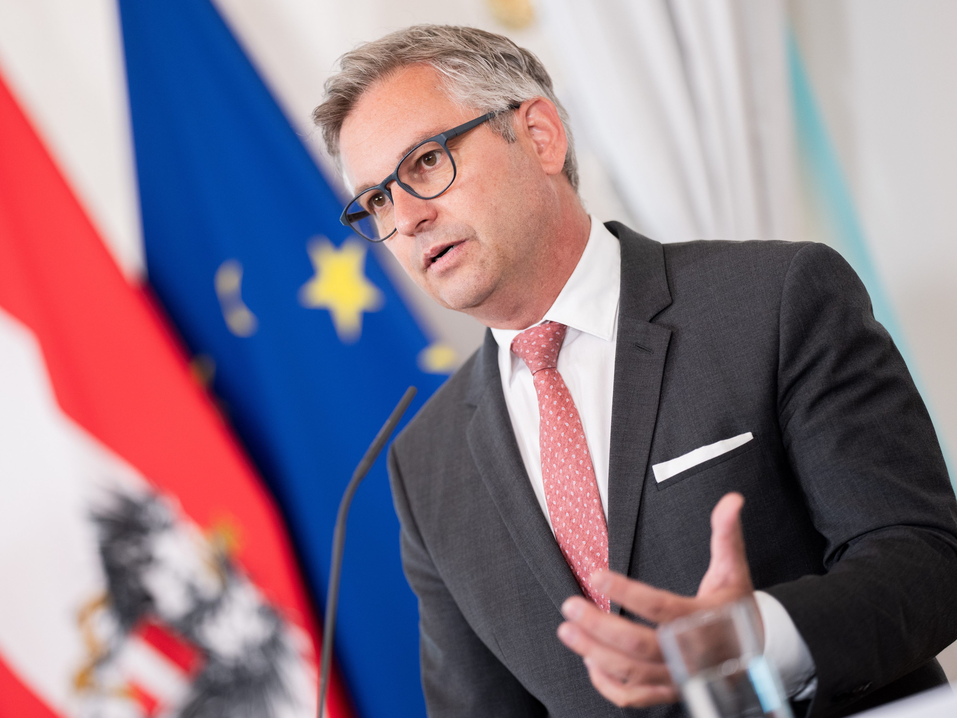 Das erhöhte Pendlerpauschale wird "wieder auf normales Niveau" gesenkt.