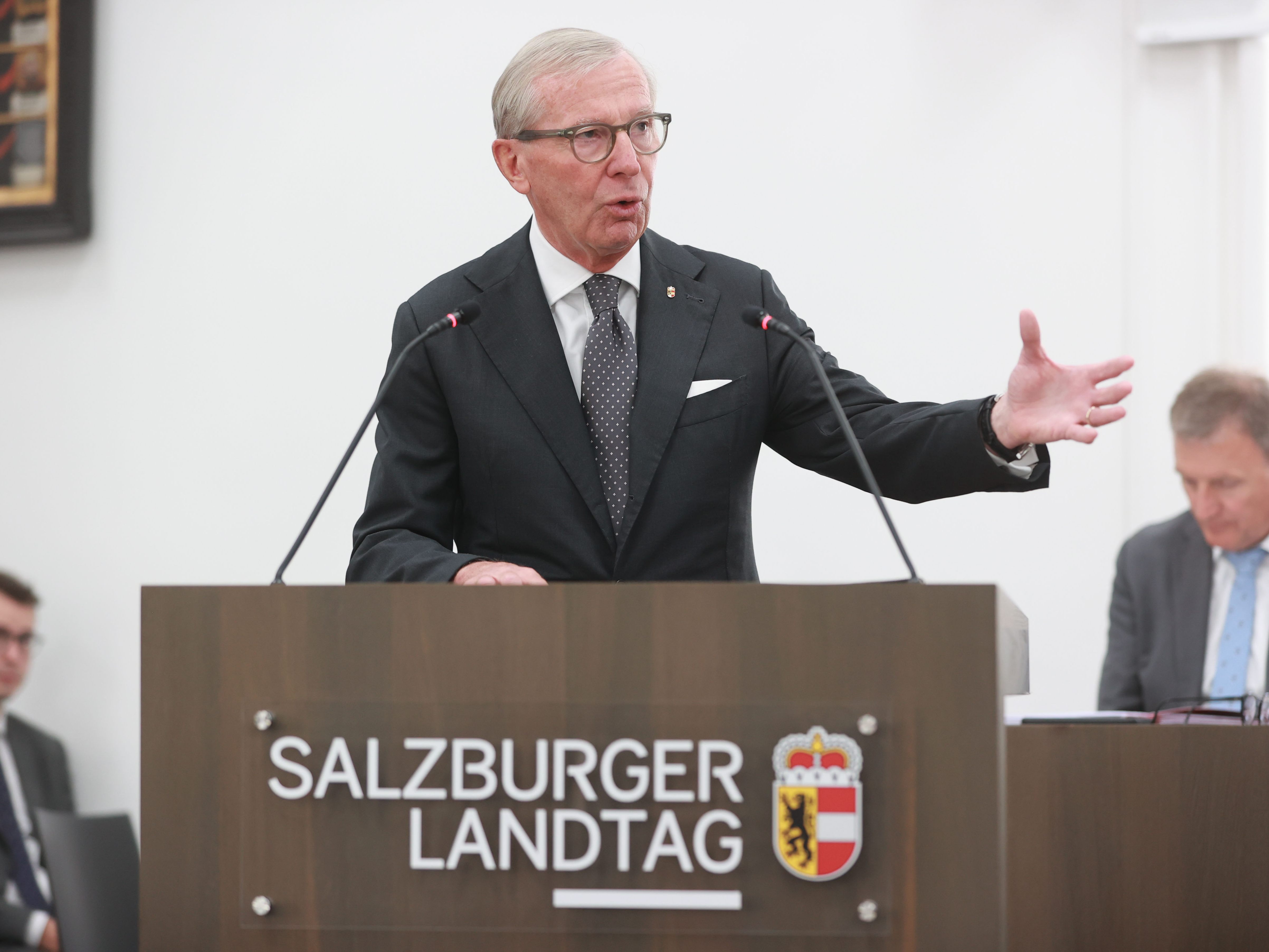 Die neue Salzburger Landesregierung und LH Haslauer wurden angelobt. Die neue Salzburger Landesregierung und LH Haslauer wurden angelobt.