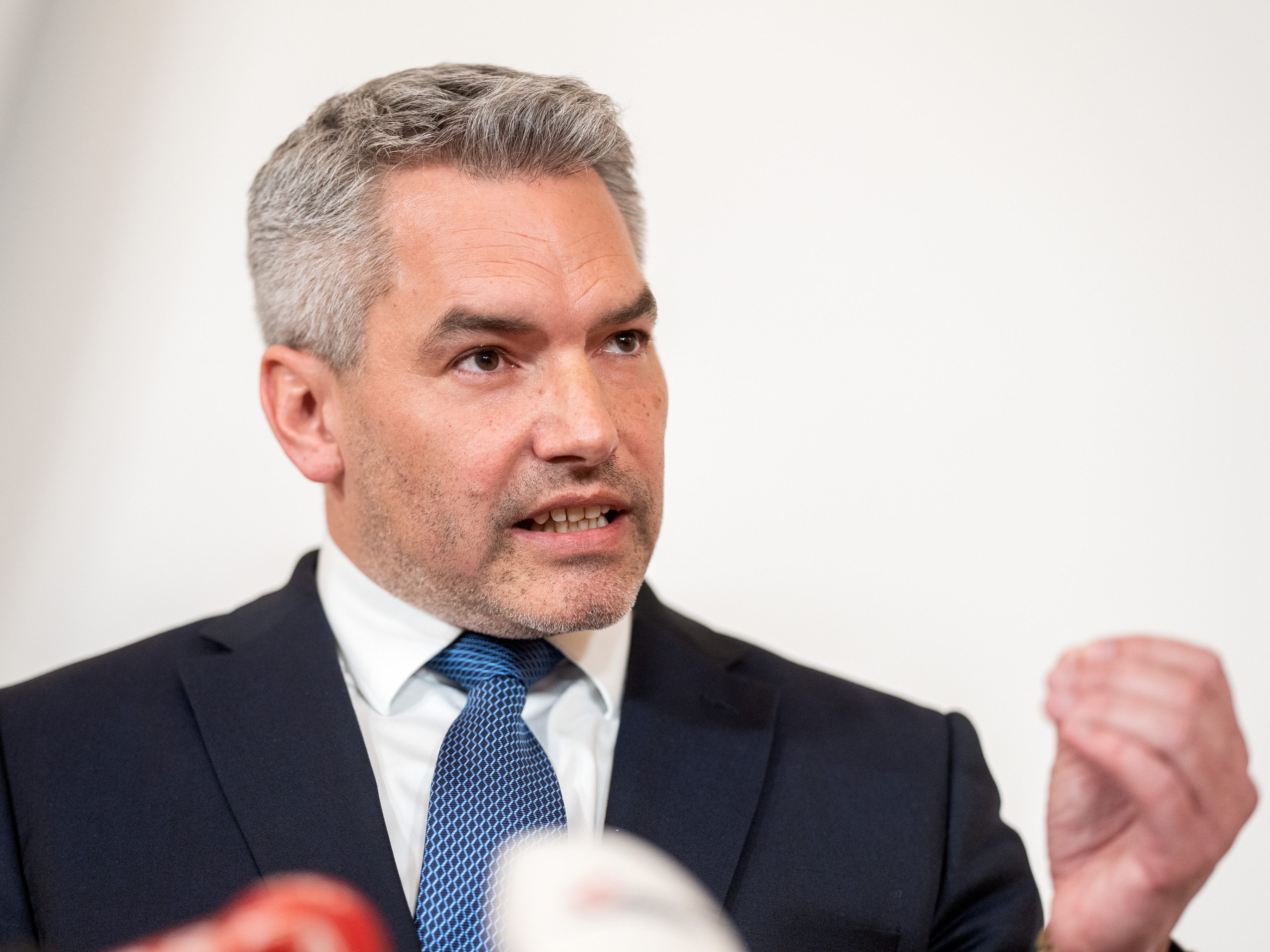 Das OLG Wien lehnte einen Nehammer-Antrag auf Einstellung ab.