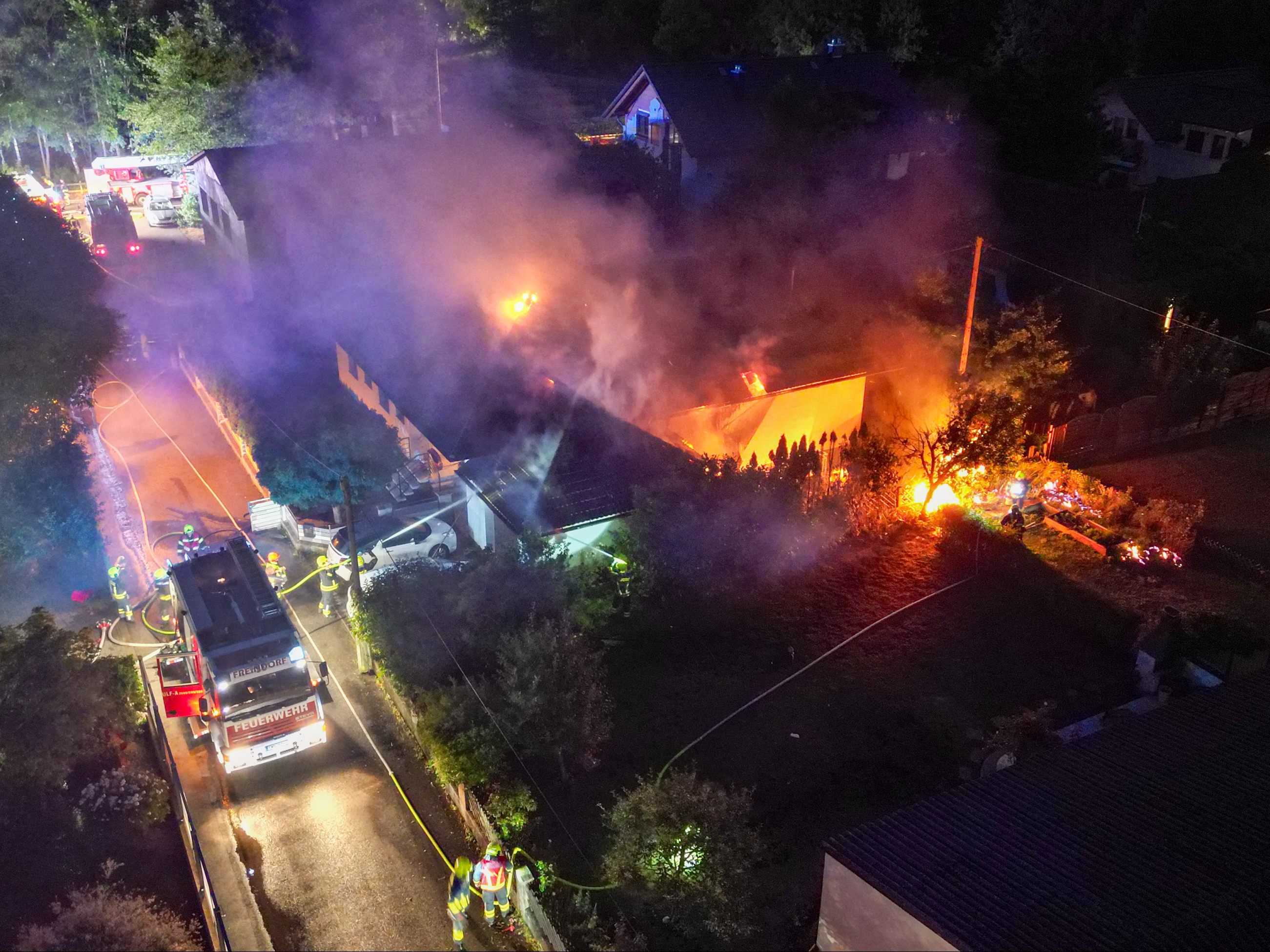 Nach einer Gasexplosion in Ansfelden mussten alle Bewohner in den umliegenden Gebäuden evakuiert werden.