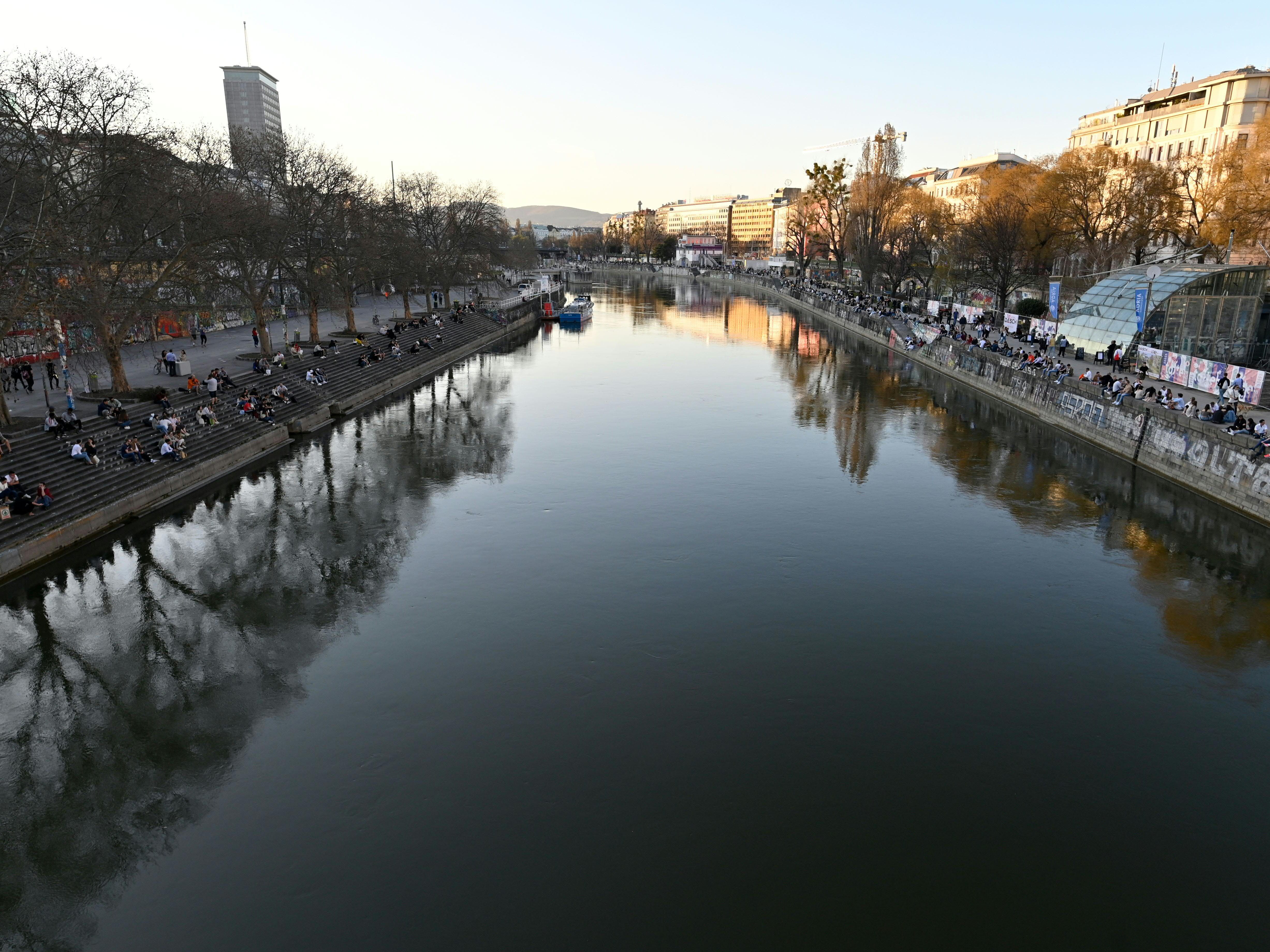 Die Ermittlungen nach einer Messerattacke am Donaukanal laufen.