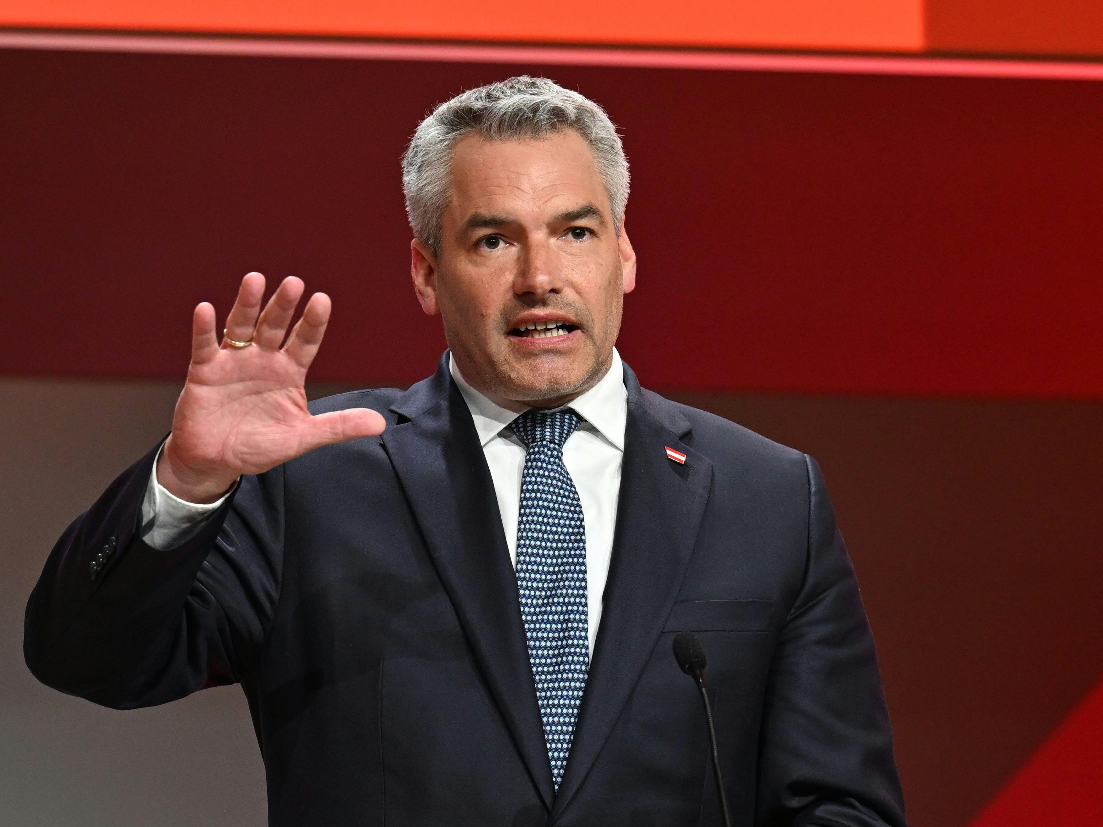 Bundeskanzler Karl Nehammer (ÖVP) erteilt der Anfrage der EU-Kommission nach mehr Geld eine Absage. Bundeskanzler Karl Nehammer (ÖVP) erteilt der Anfrage der EU-Kommission nach mehr Geld eine Absage.