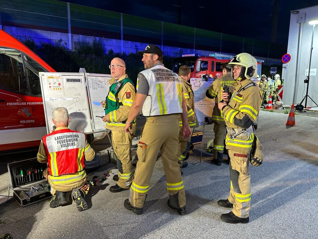 200 Personen mussten evakuiert werden. 200 Personen mussten evakuiert werden.