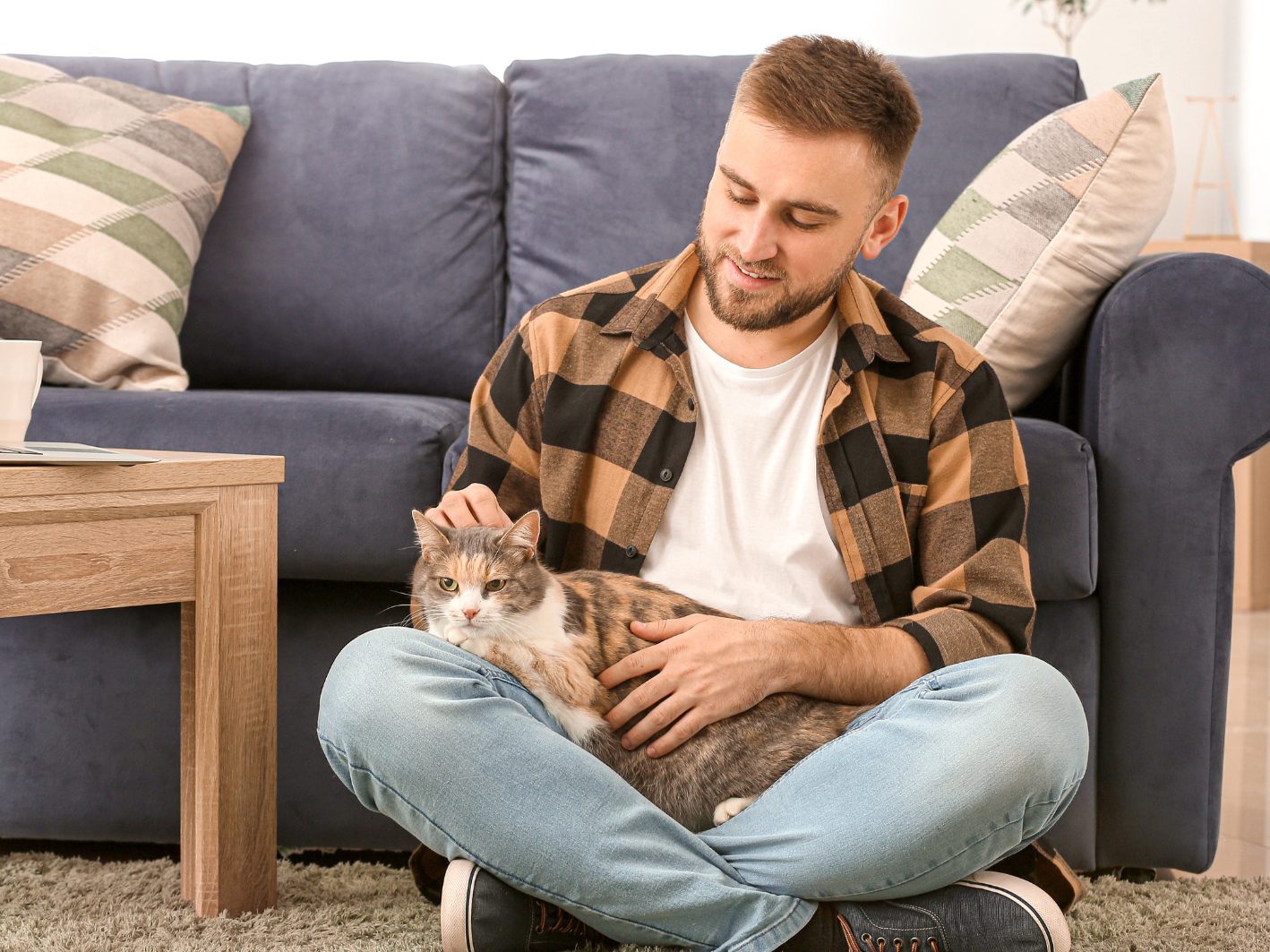 Singles mit Haustieren haben bei der Partnersuche einen Vorteil. Singles mit Haustieren haben bei der Partnersuche einen Vorteil.