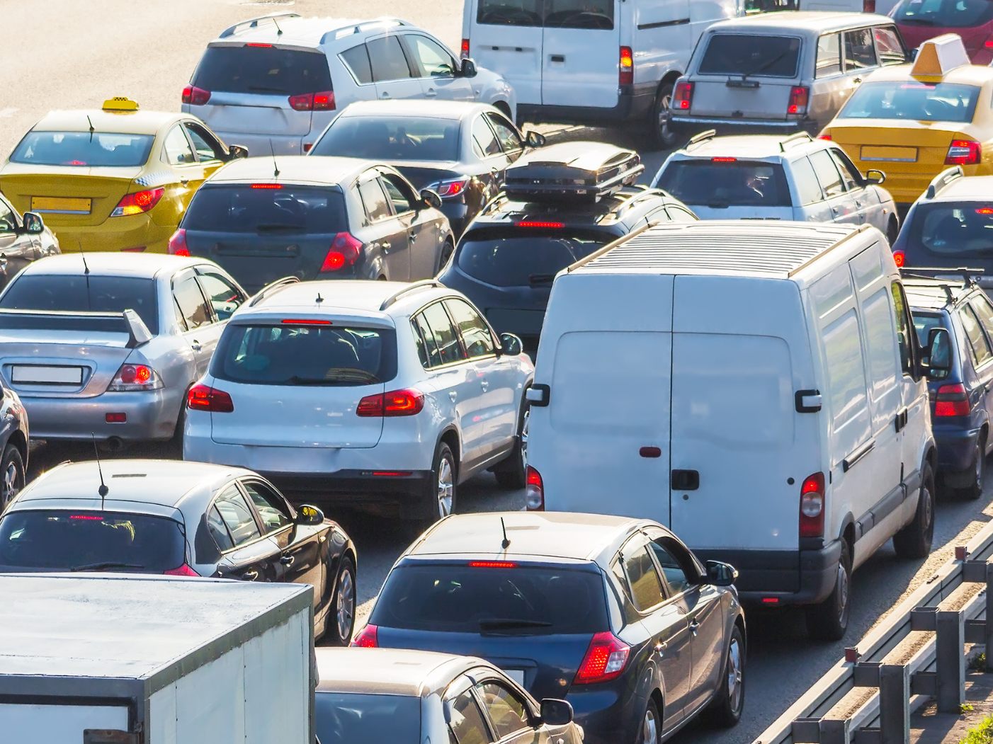 Der Pfingstreiseverkehr sorgt für Staus.