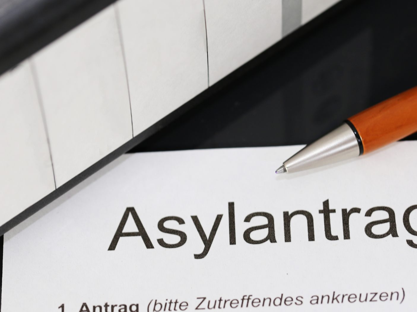 Im Mai sind die Asyl-Anträge in Österreich zurückgegangen. Im Mai sind die Asyl-Anträge in Österreich zurückgegangen.