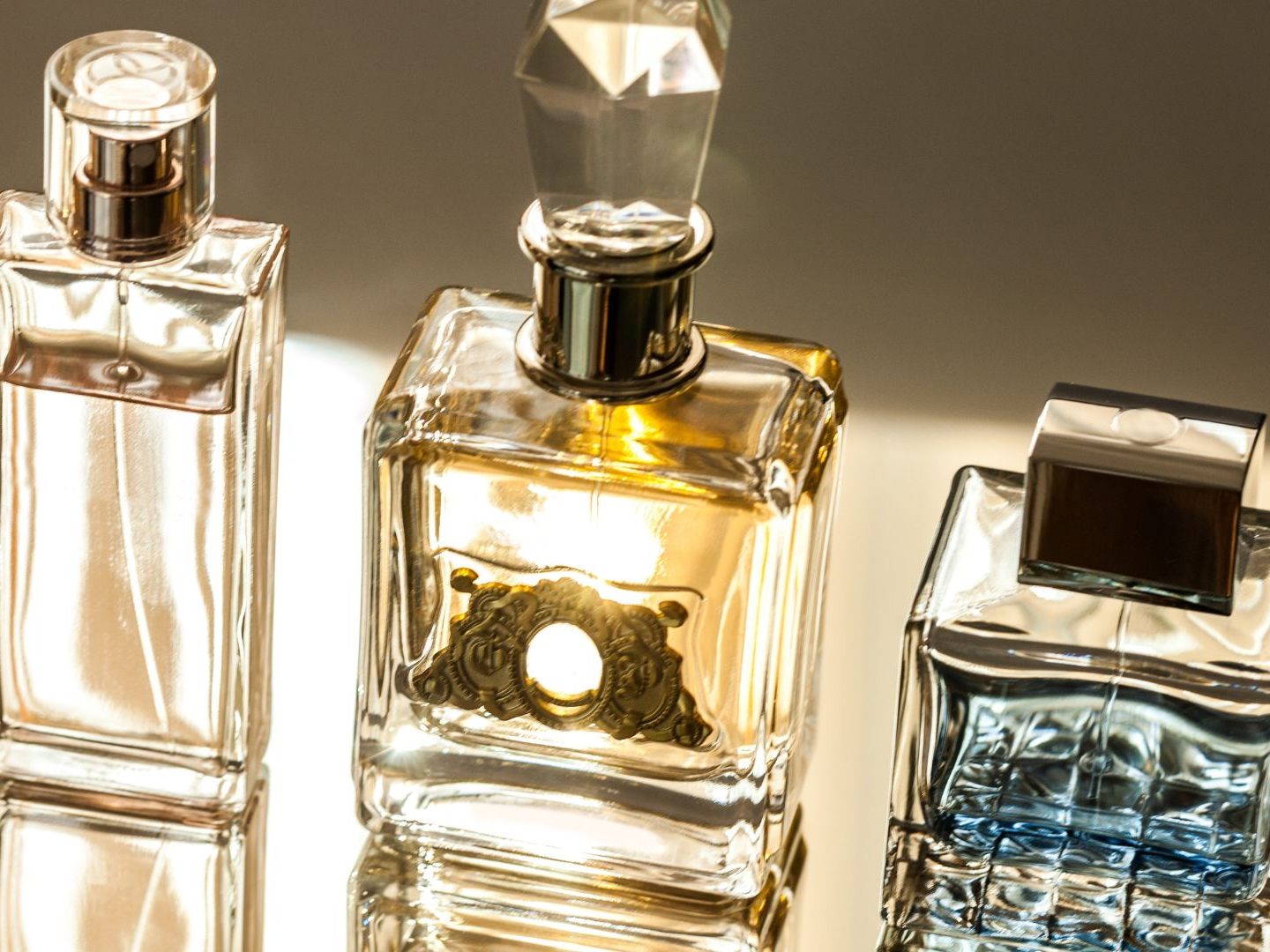 Ein 25-jähriger Parfum-Dieb wurde von einem Ladendetektiv angehalten. Ein 25-jähriger Parfum-Dieb wurde von einem Ladendetektiv angehalten.