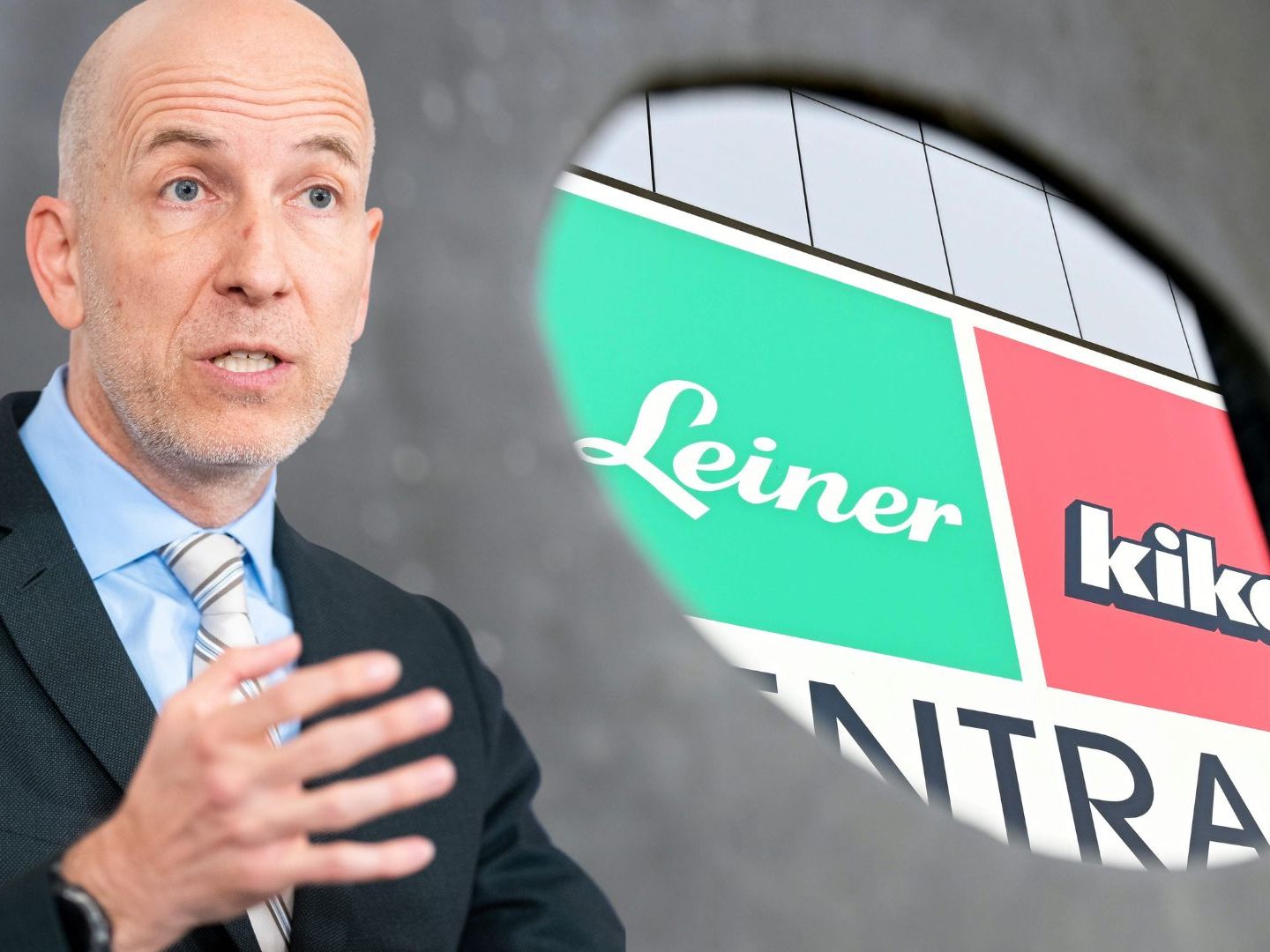 Kocher bespricht die weitere Vorgehensweise bei den Kündigungen. Kocher bespricht die weitere Vorgehensweise bei den Kündigungen.