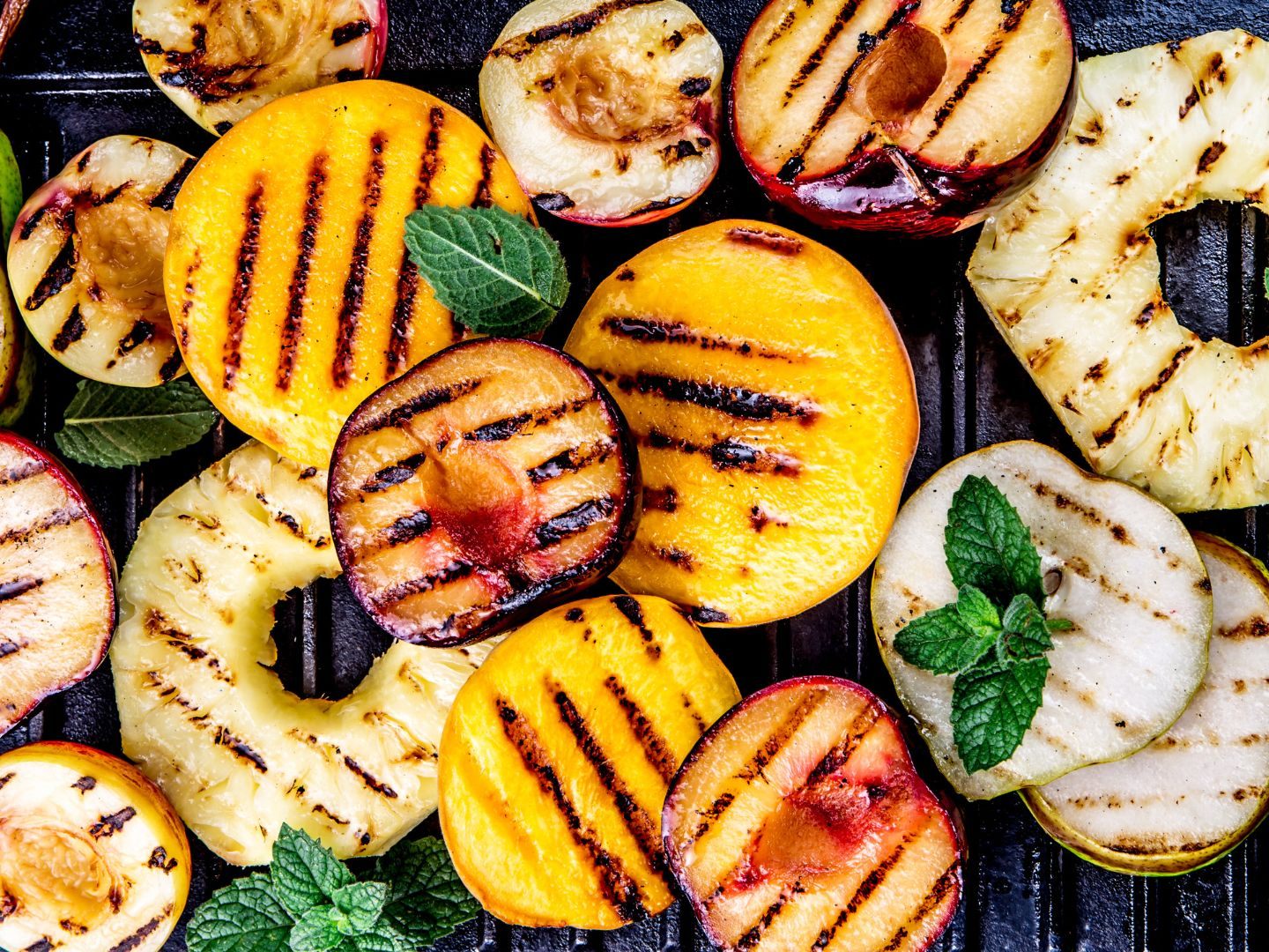 Auch Obst wird nun immer häufiger am Griller zubereitet.
