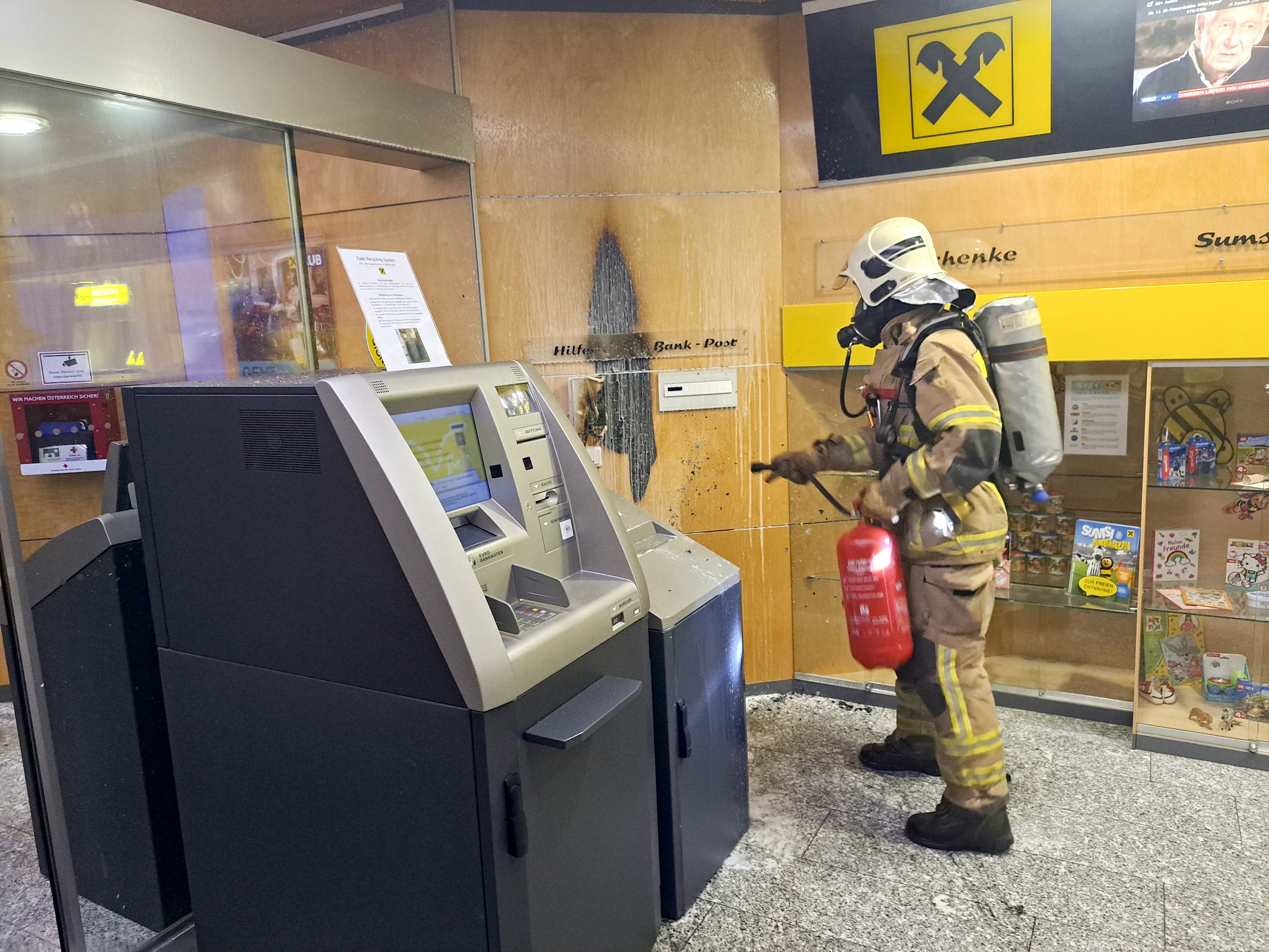 Brand im Foyer der Raiffeisenbank Rankweil. Brand im Foyer der Raiffeisenbank Rankweil.