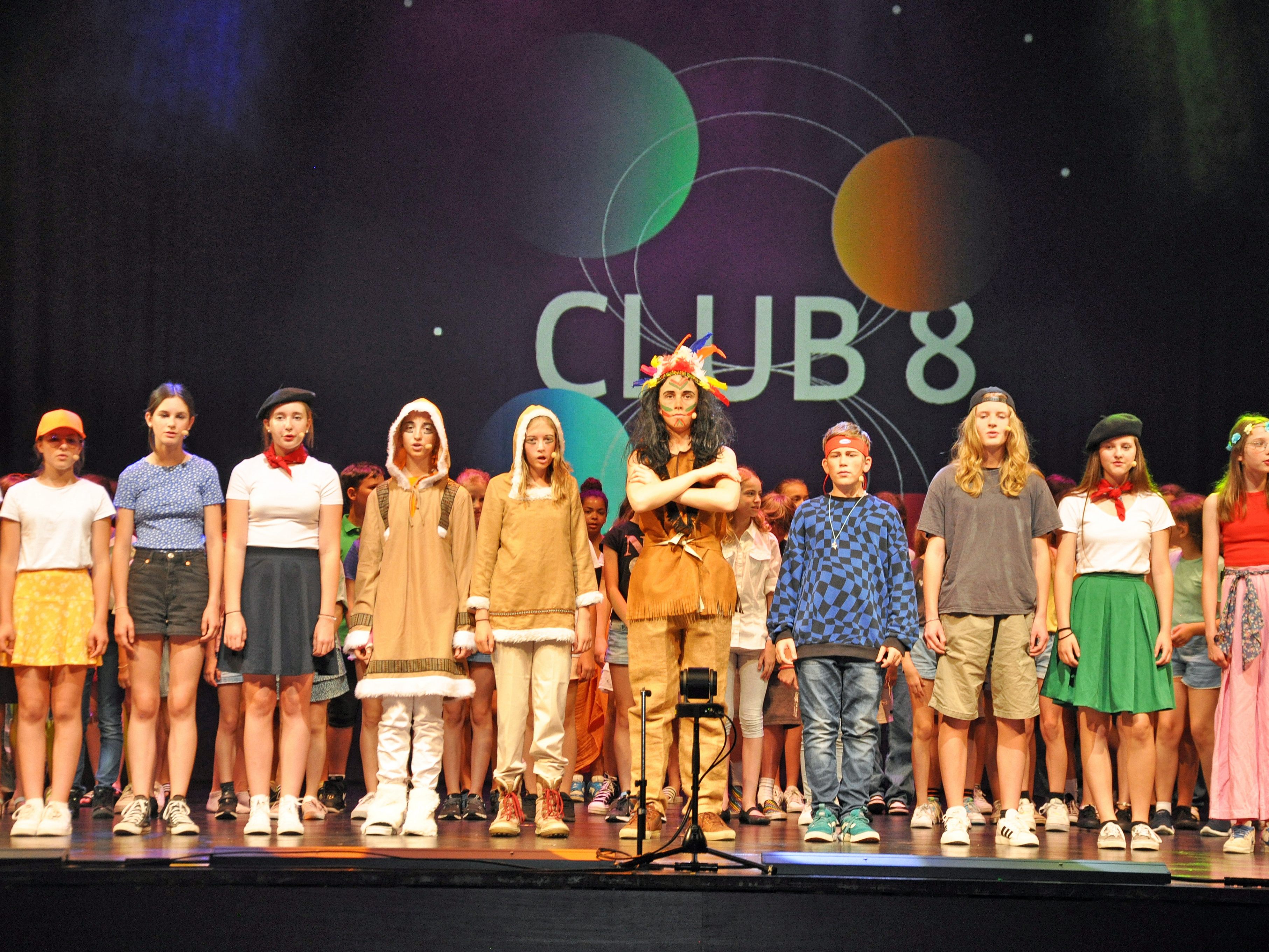 „CLUB 8“ ist eine Auftragskomposition, die von der Musikmittelschule Dornbirn Bergmannstraße an den Vorarlberger Komponisten Reinhard Franz vergeben wurde. „CLUB 8“ ist eine Auftragskomposition, die von der Musikmittelschule Dornbirn Bergmannstraße an den Vorarlberger Komponisten Reinhard Franz vergeben wurde.