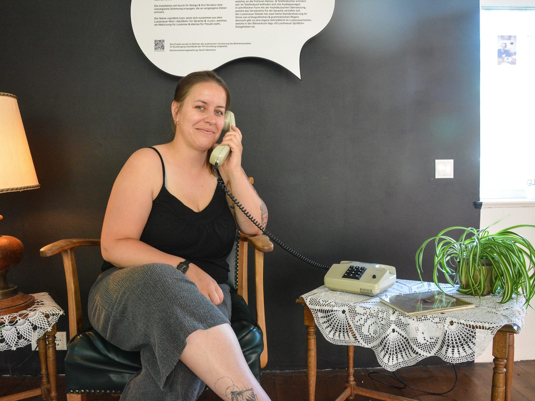Will nicht, dass der Lustenauer Dialekt in Vergessenheit gerät: Sarah Hämmerle hat ein Tastentelefon umgebaut und mit Lustenauer Texten bespielt. Will nicht, dass der Lustenauer Dialekt in Vergessenheit gerät: Sarah Hämmerle hat ein Tastentelefon umgebaut und mit Lustenauer Texten bespielt.