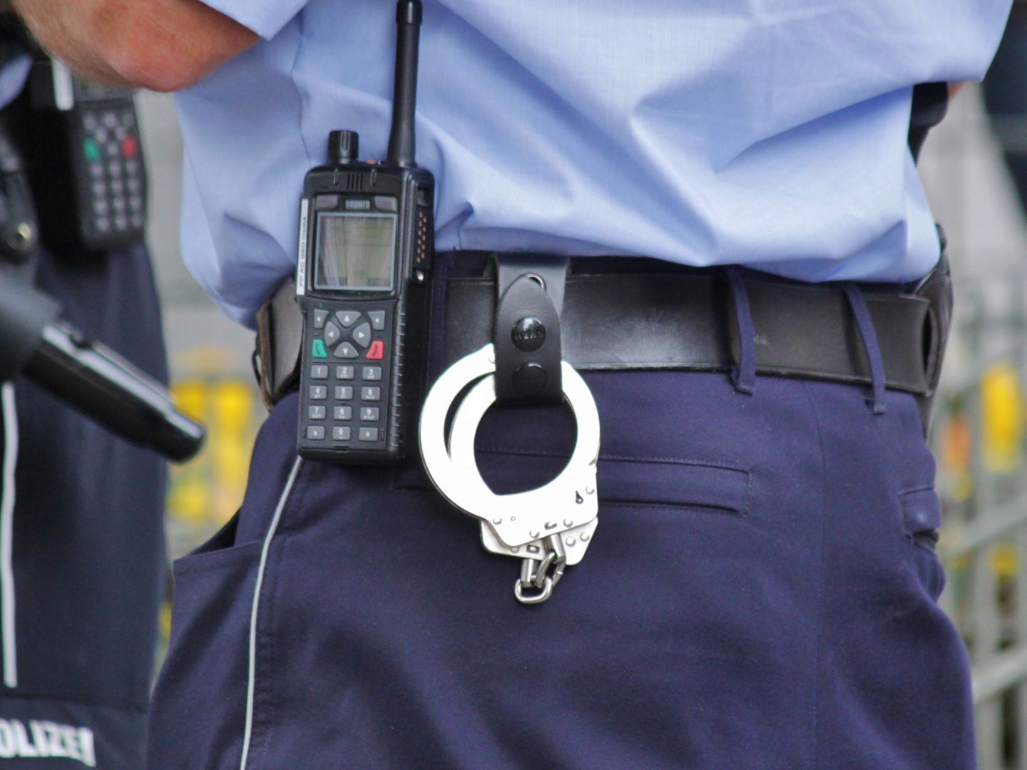 In Bosnien wurde ein Schulangestellter bei einer Schießerei schwer verletzt. In Bosnien wurde ein Schulangestellter bei einer Schießerei schwer verletzt.
