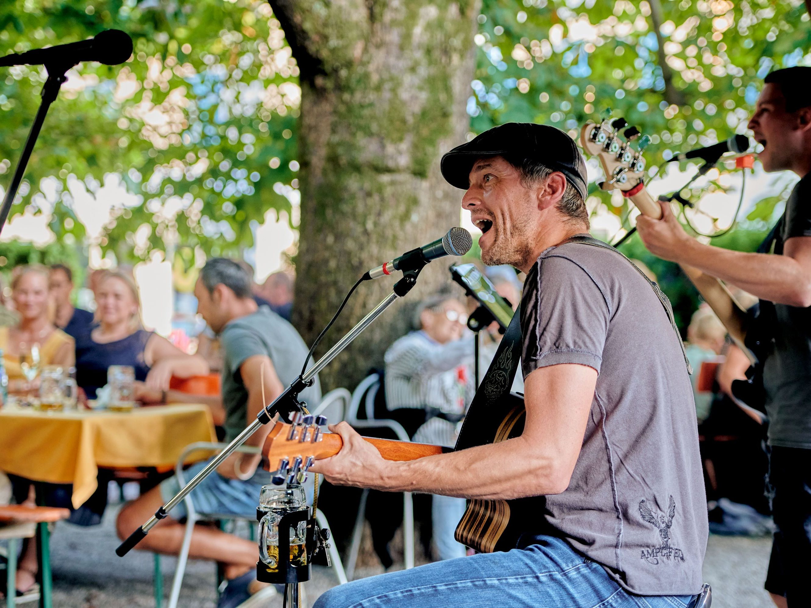 Über 50 Veranstaltungen hat der Rankweiler Sommer heuer zu bieten (im Bild: Gastgartensommer - Musik und Kulinarik bei Rankweiler Wirten) Über 50 Veranstaltungen hat der Rankweiler Sommer heuer zu bieten (im Bild: Gastgartensommer - Musik und Kulinarik bei Rankweiler Wirten)