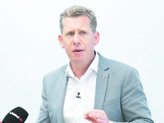 AK Präsident Bernhard Heinzle: „Die Qualität hat aufgrund von Personalengpässen in den vergangenen Jahren markant abgenommen. Es braucht mehr Personal und kürzere Wartezeiten.“ (Foto: Dietmar Mathis) AK Präsident Bernhard Heinzle: „Die Qualität hat aufgrund von Personalengpässen in den vergangenen Jahren markant abgenommen. Es braucht mehr Personal und kürzere Wartezeiten.“ (Foto: Dietmar Mathis)