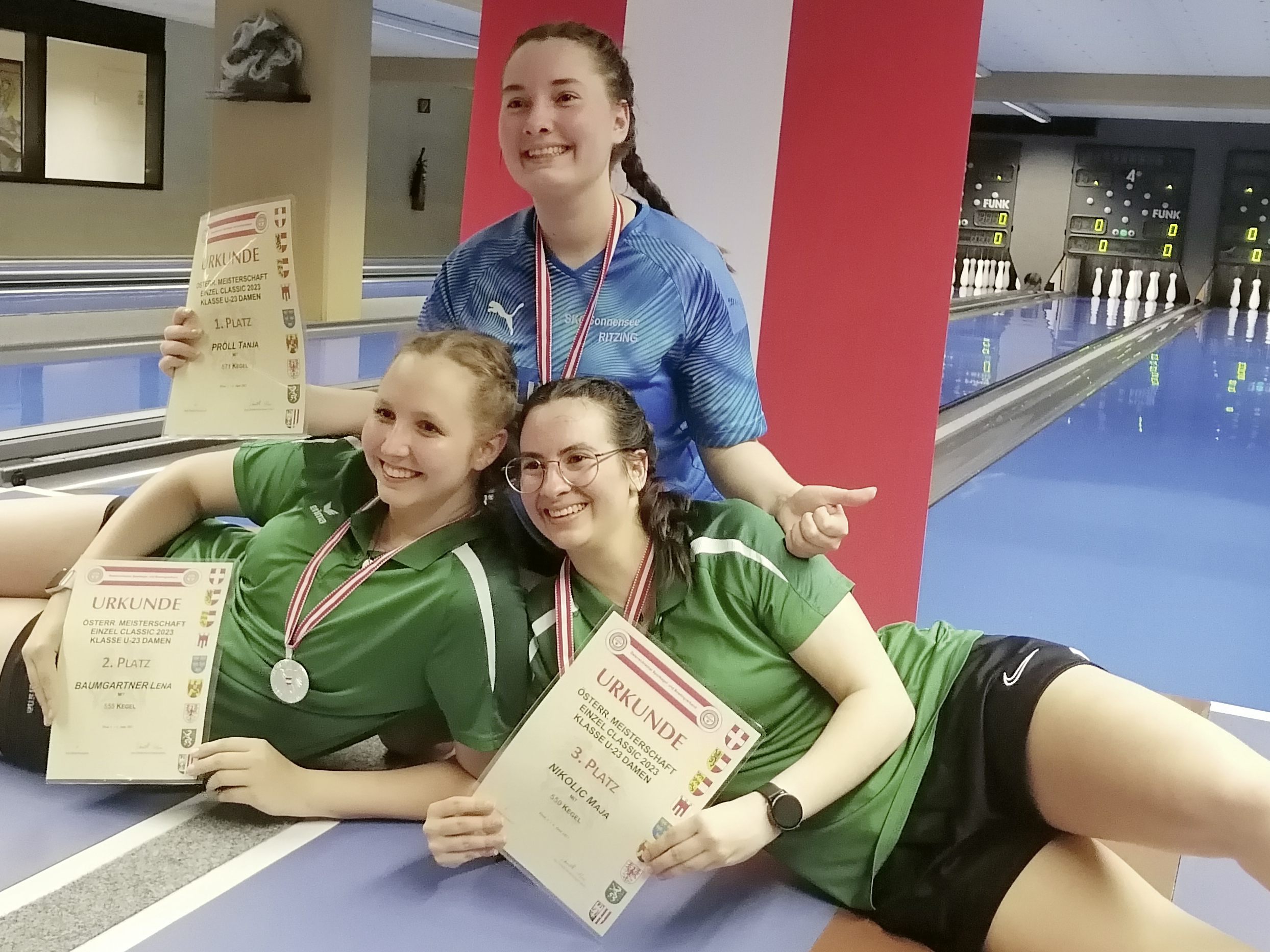 Die beiden SKC-EHG Keglerinnen Lena Baumgartner und Maja Nikolic kegelten sich in der U23-Klasse auf das Podest.