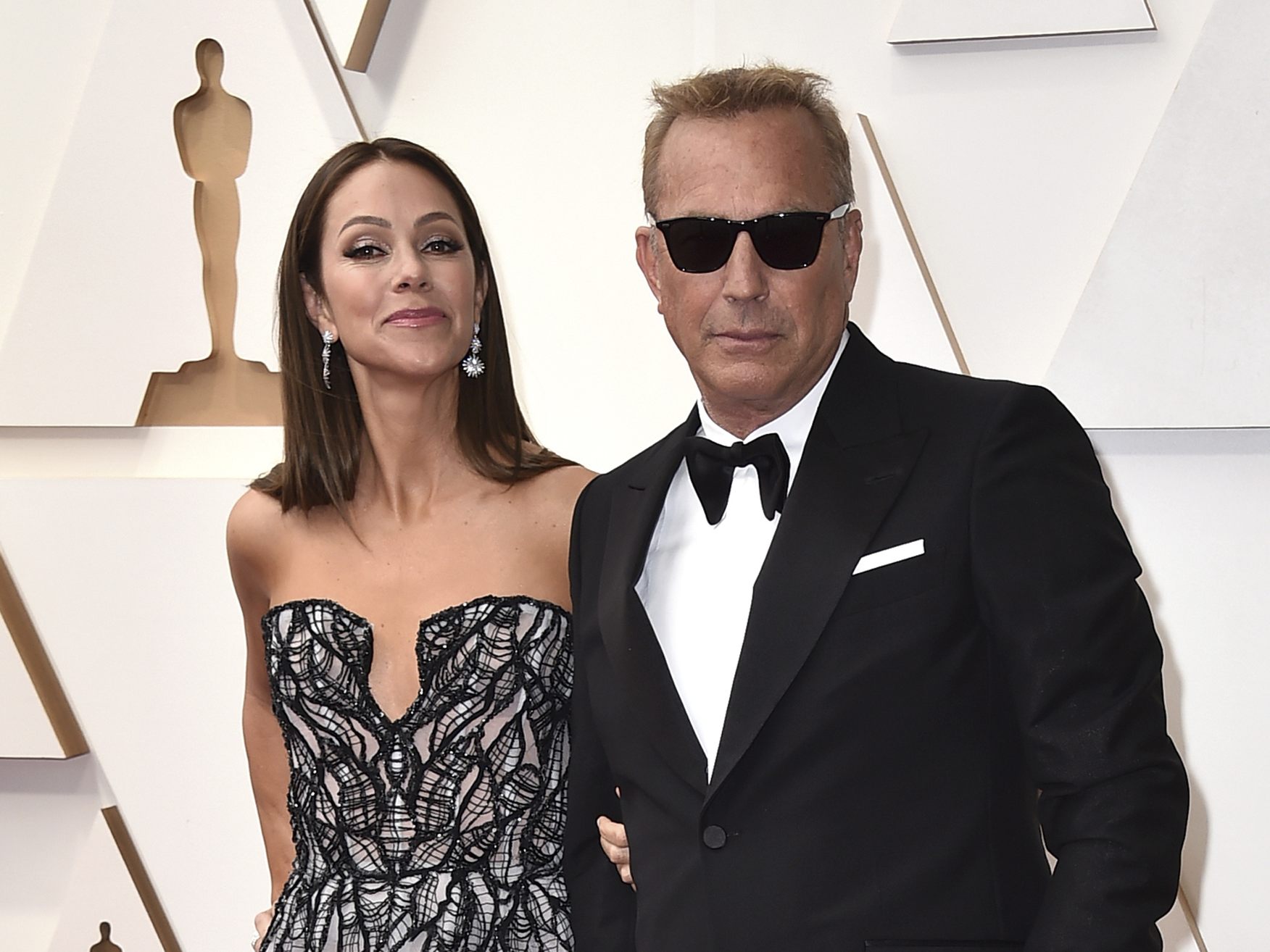 US-Schauspieler Kevin Costner und die Designerin Christine Baumgartner lassen sich scheiden. US-Schauspieler Kevin Costner und die Designerin Christine Baumgartner lassen sich scheiden.