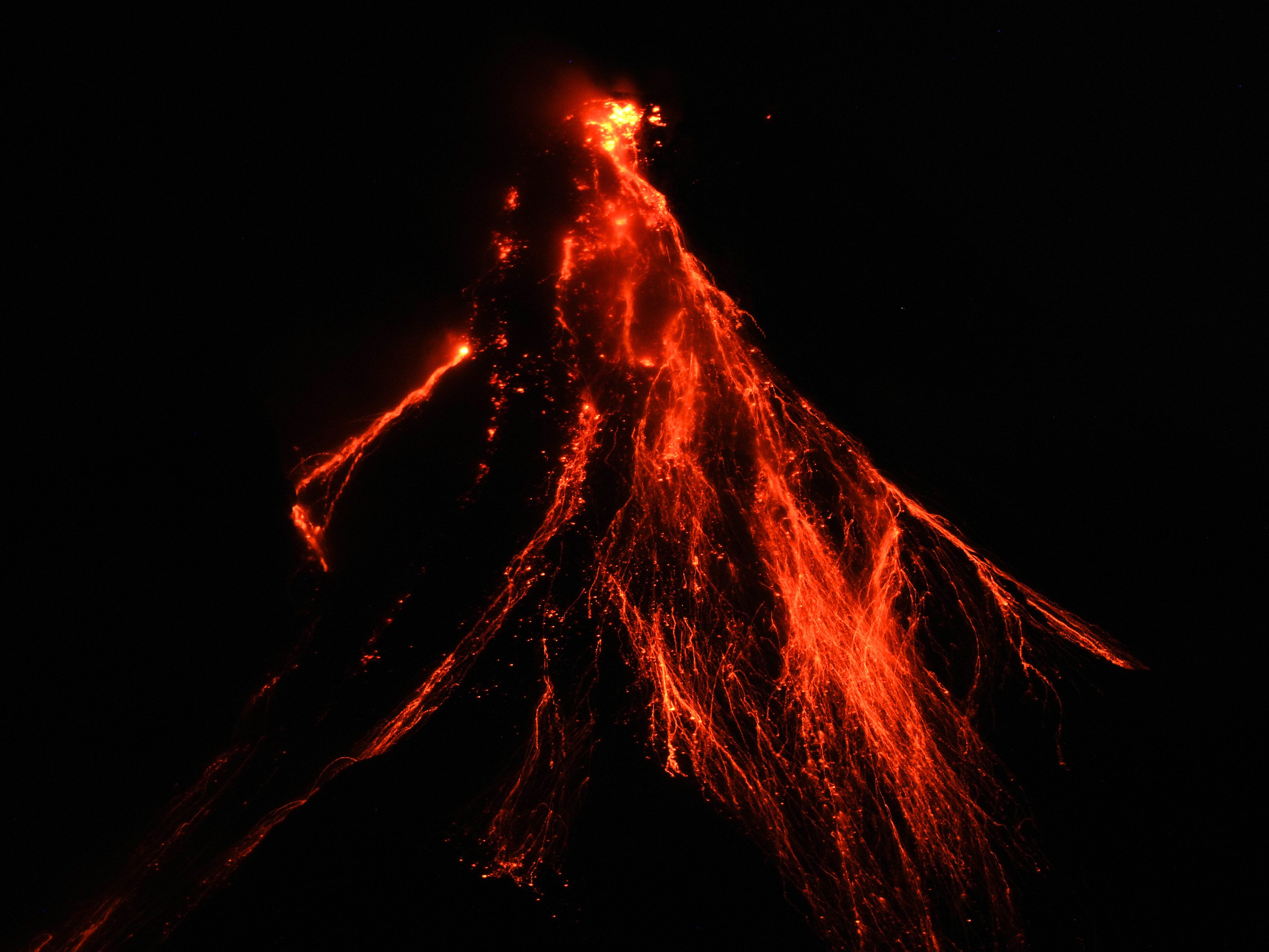 Der Vulkan Mayon steht kurz vor einem Ausbruch.